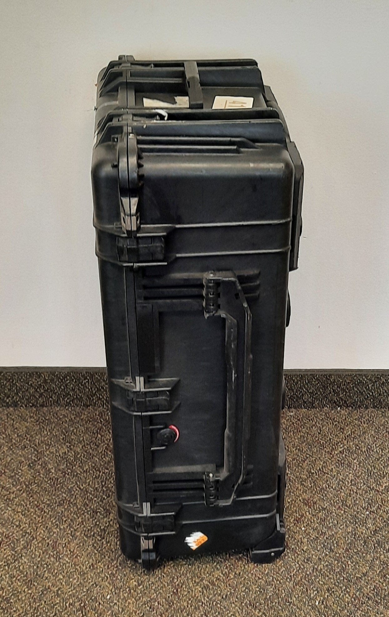 Used Pelican 1650 Watertight Protector Case Dimensions 28.57 x 17.52 x 10.65"