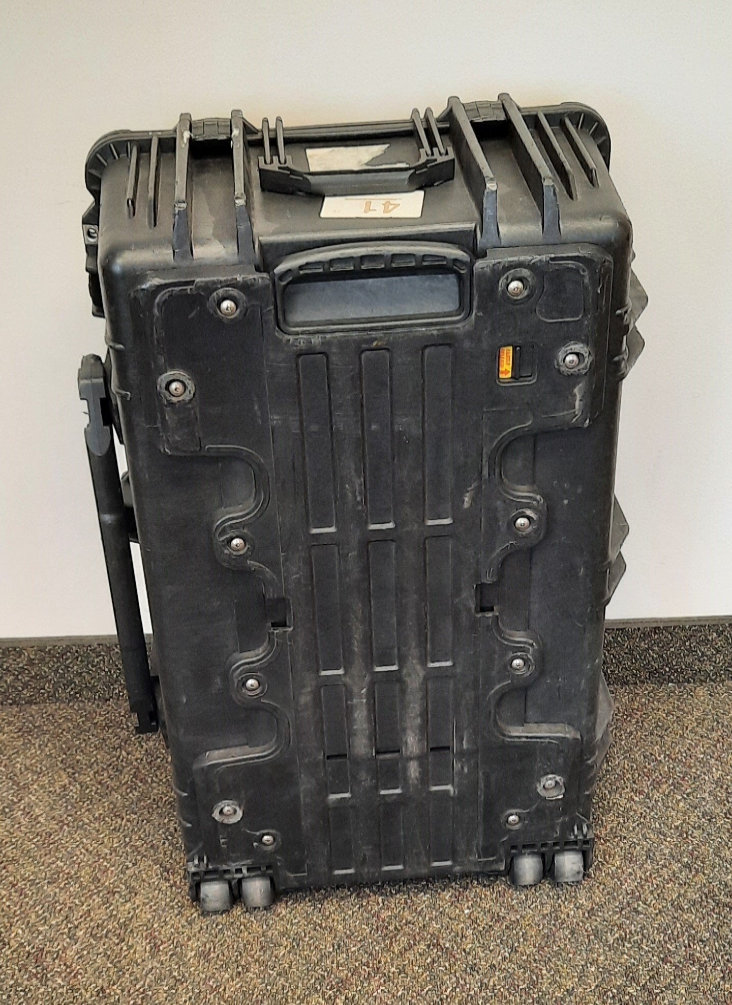Used Pelican 1650 Watertight Protector Case Dimensions 28.57 x 17.52 x 10.65"