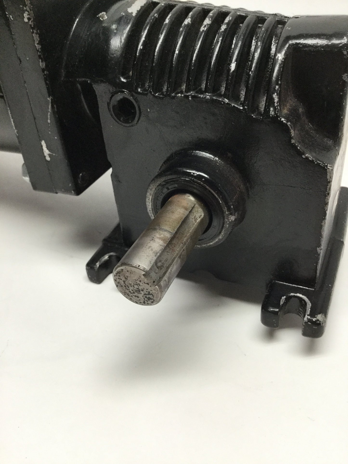 Used Bison 507-02-002 DC Gearmotor 90VDC, 10:1, 180RPM, 1/8HP, 29in-lbs, 5/8" Shaft