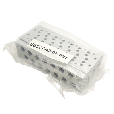 New SMC SS5Y7-42-07-02T Base Mounted Manifold Block, 1/4in NPTF, 7 Stations