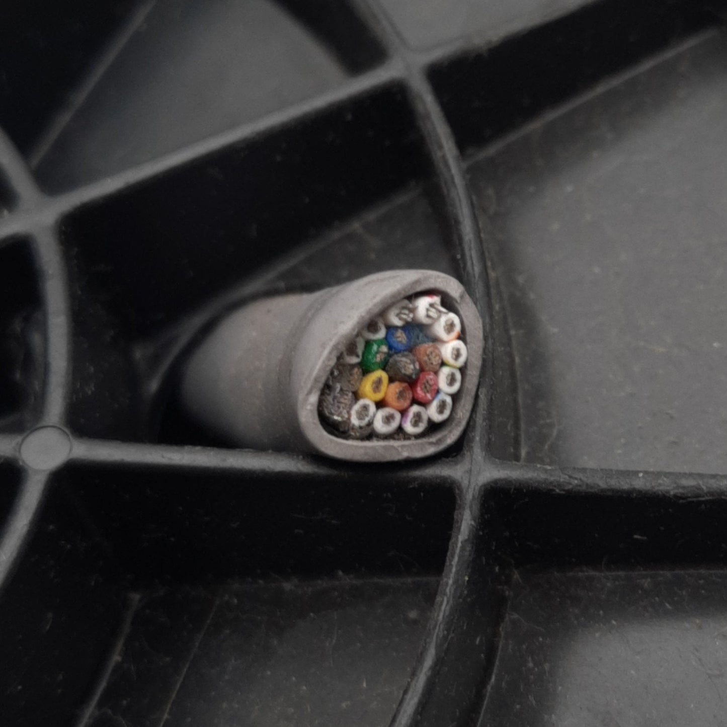 New – Open box Alpha Wire 5120/20C Multi-Conductor Cables, 20 Conductors, 300V, 24 AWG, 50 Feet