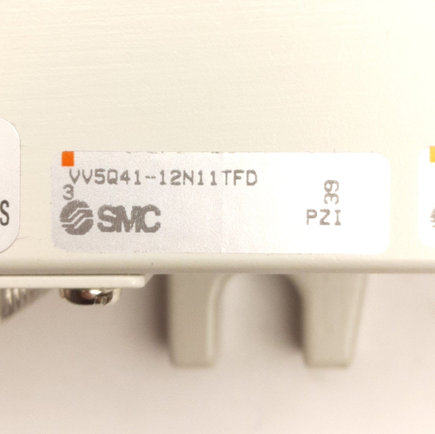 New SMC VV5Q41-12N11TFD0 Manifold 12-Stations, Plug-in DB25M, 3/8in One Touch