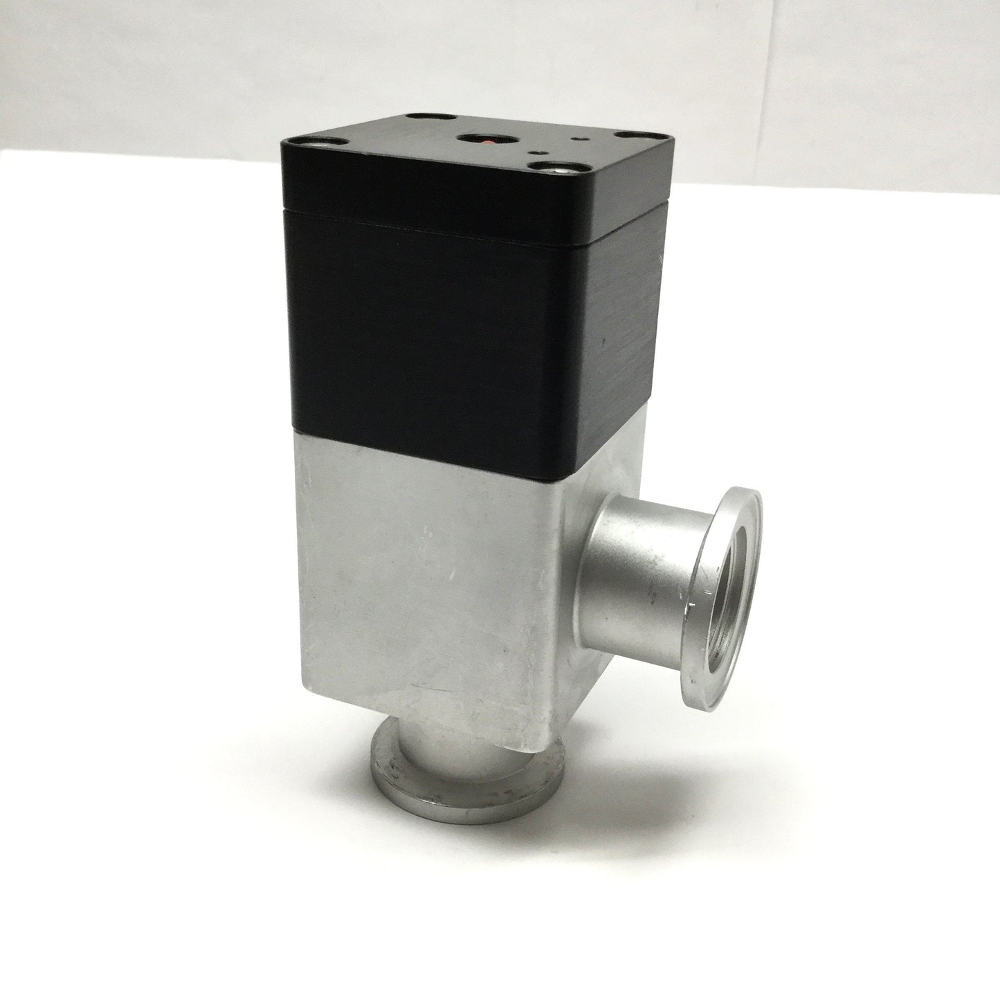 Used Varian NW-25-A/O Air-Operated Right-Angle Aluminum Block Valve, NC, Ø1" Flange