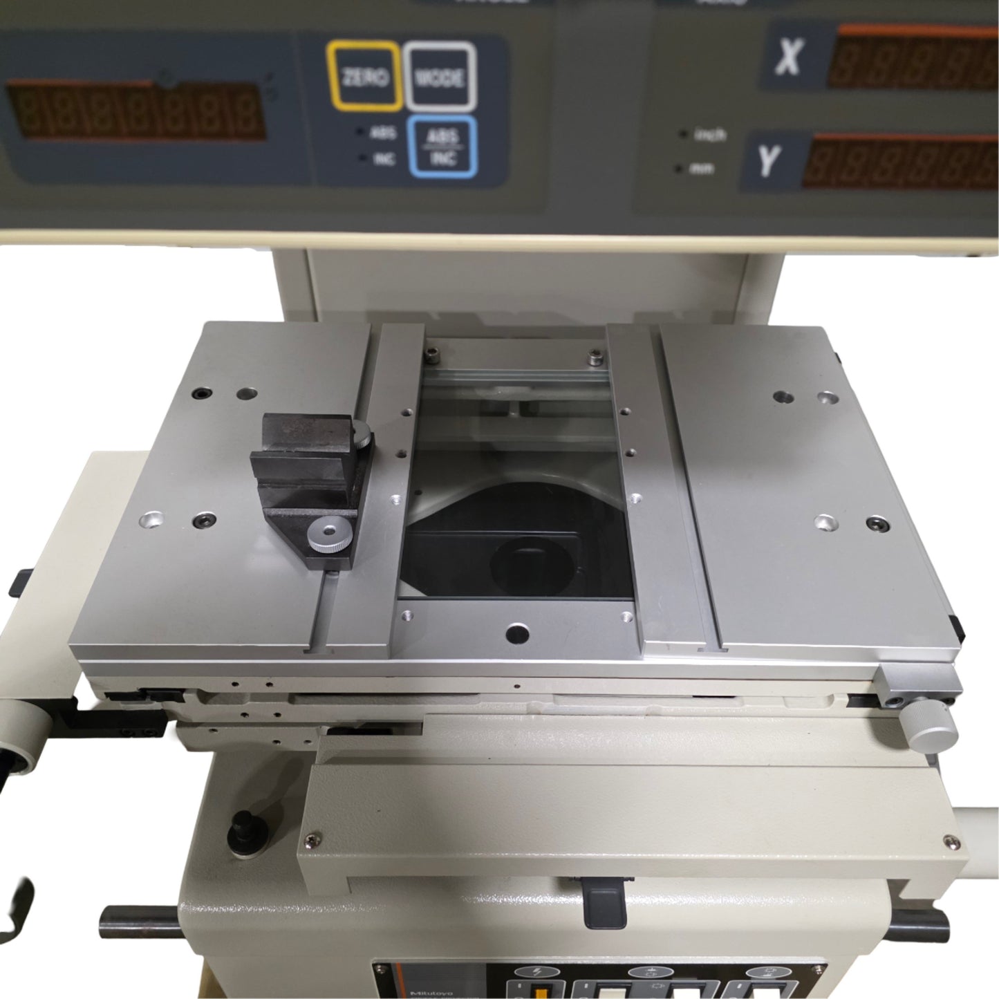 Used Mitutoyo 302-919A PJ-3000 Vertical Profile Projector With QC-200, 10, 20, 50X
