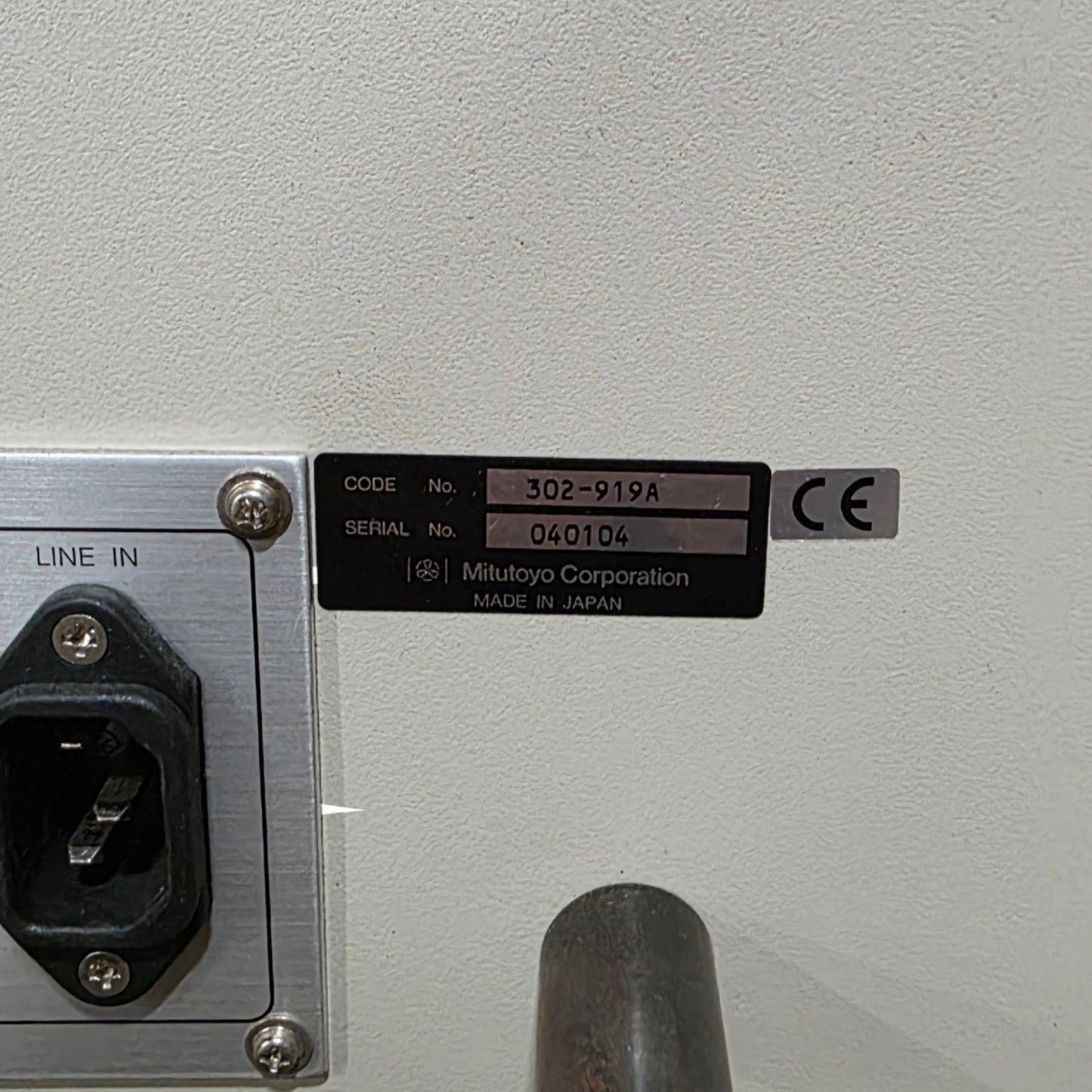 Used Mitutoyo 302-919A PJ-3000 Vertical Profile Projector With QC-200, 10, 20, 50X