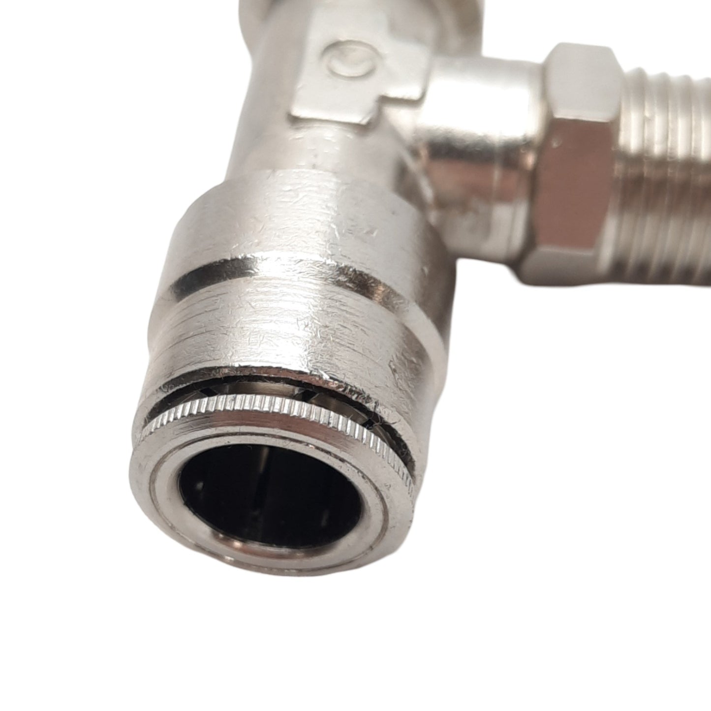 New – Open box Lot of 4 Camozzi 6430 06-04 Pneumatic Tee Swivels, 3/8 OD to 1/4 NPT, 1.6MPa