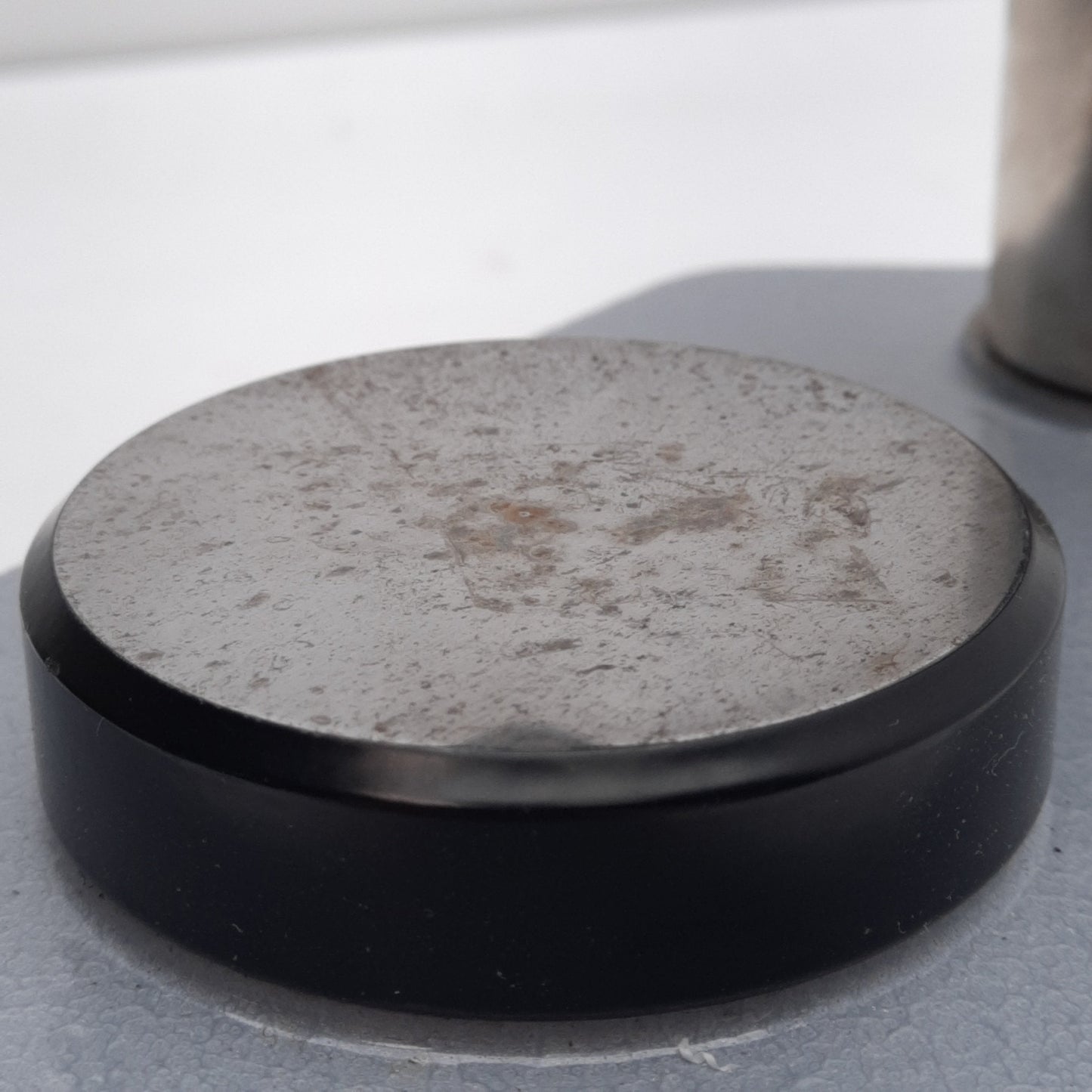 Used Mitutoyo 7004 Dial Gage Stand, ø30mm Shaft ø3/8in Stem, 4in Travel *Rusty Anvil*