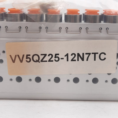 New SMC VV5QZ25-12N7TC Aluminum Base Mounted Manifold, 12-Station, ø1/4in One-Touch