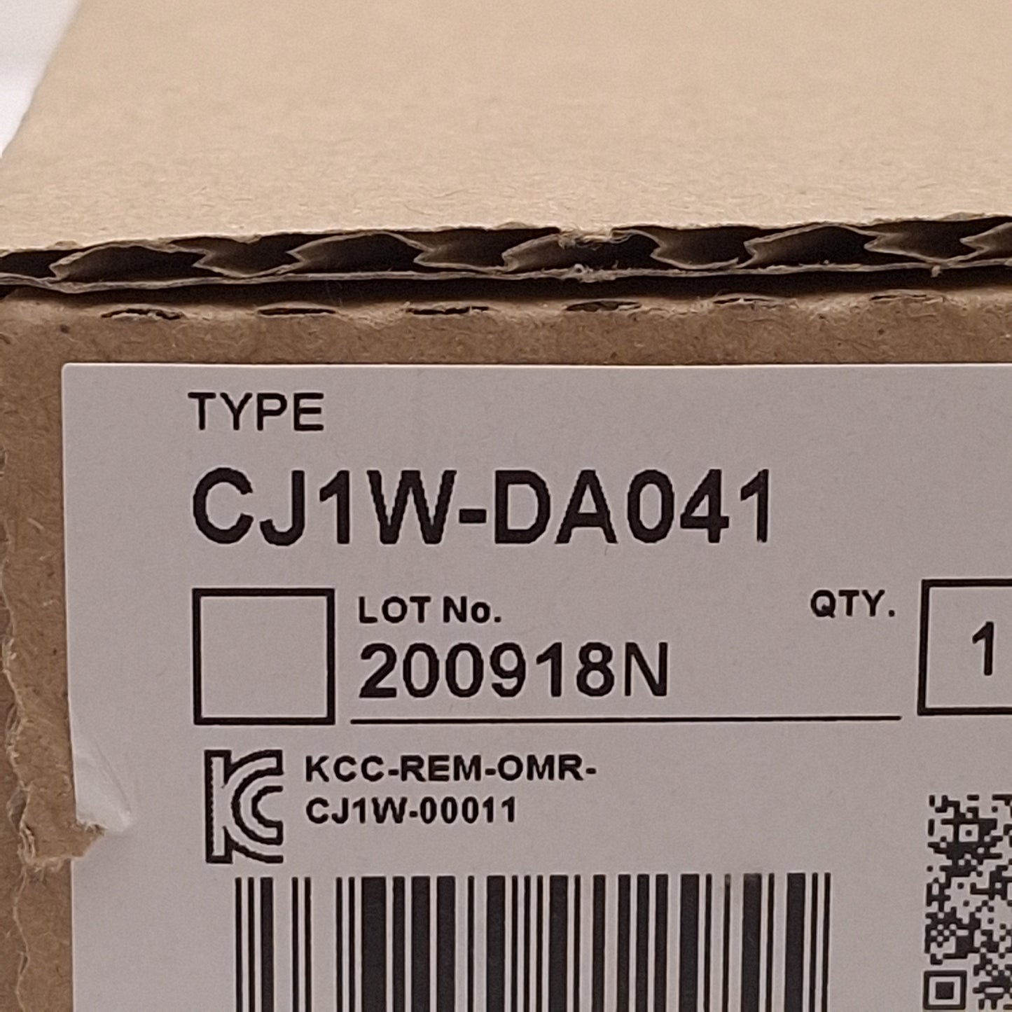 New Omron CJ1W-DA041 PLC Analog Output Module, 4-Points, 24VDC Supply, DIN Rail