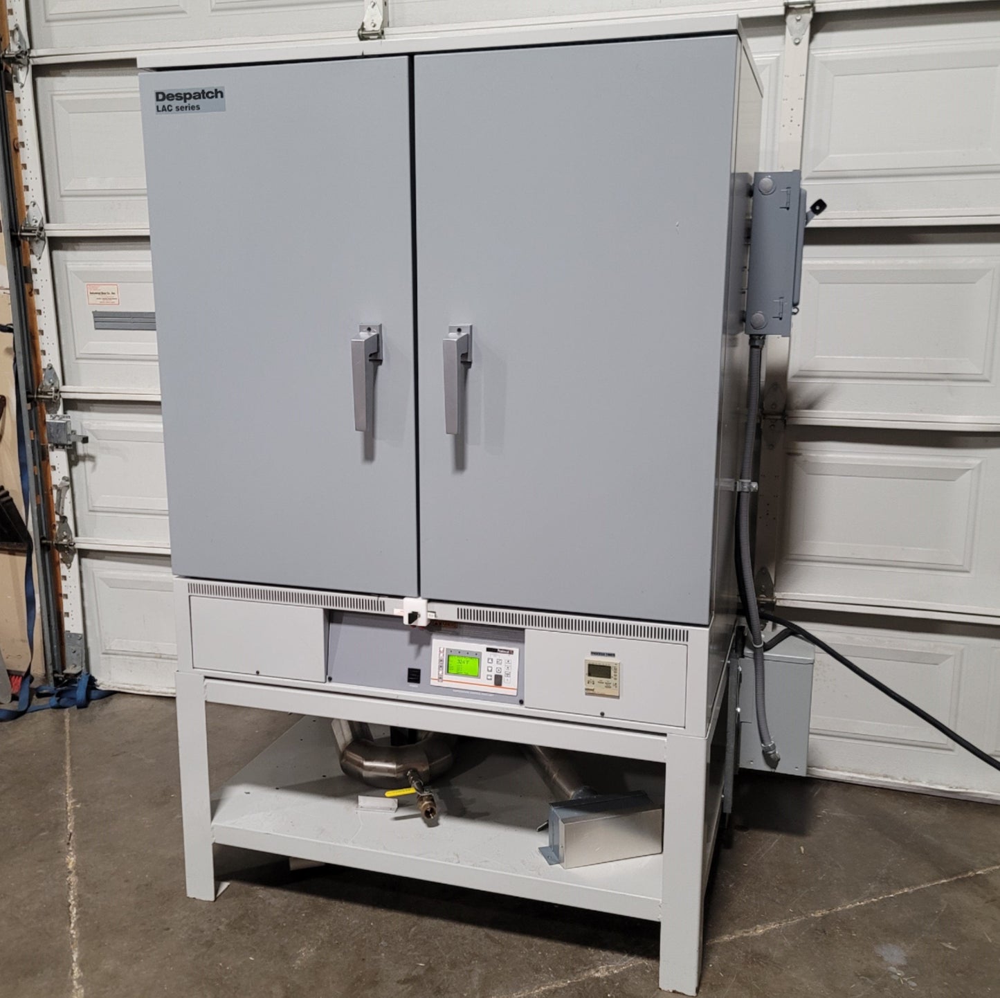 Used Despatch LAC2-18-4 High Performance Oven With Stand 40°C To 260°C 240VAC 1Ph 23A