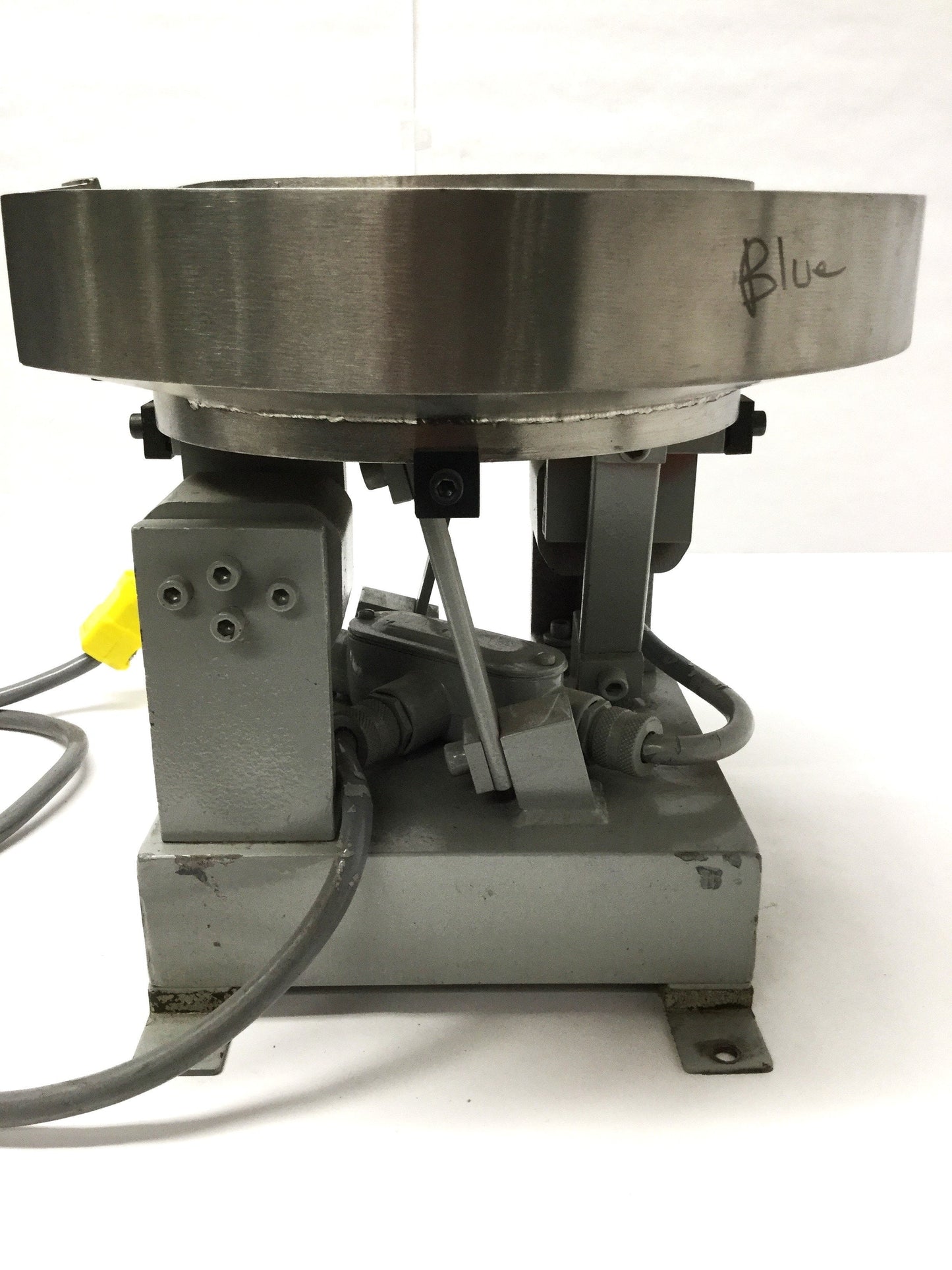 Used J & J Engineering Vibratory Bowl Feeder 18"w x 8"H, 2-Post, 120VAC