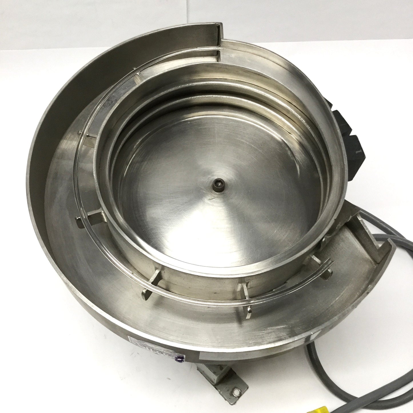 Used J & J Engineering Vibratory Bowl Feeder 18"w x 8"H, 2-Post, 120VAC