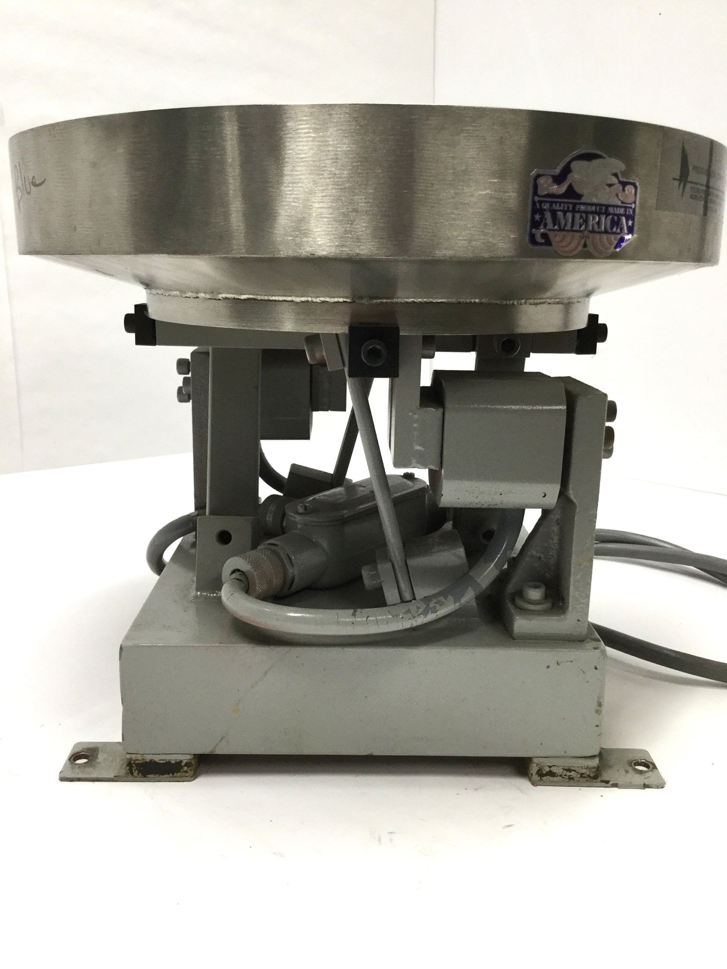 Used J & J Engineering Vibratory Bowl Feeder 18"w x 8"H, 2-Post, 120VAC