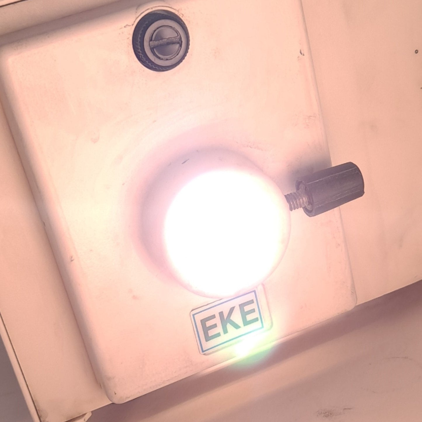 Used Leeds LR92240 EKE Microscope Fiber Optic Illuminator, 115-120VAC 3A 150W 40000fc