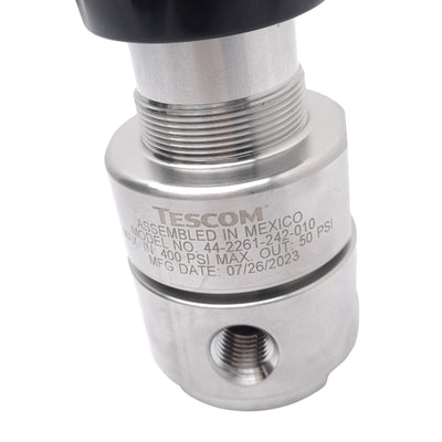 New Emerson 44-2261-242-010 TESCOM Pressure Regulator, 1/4NPTF, 400psi In, 50psi Out