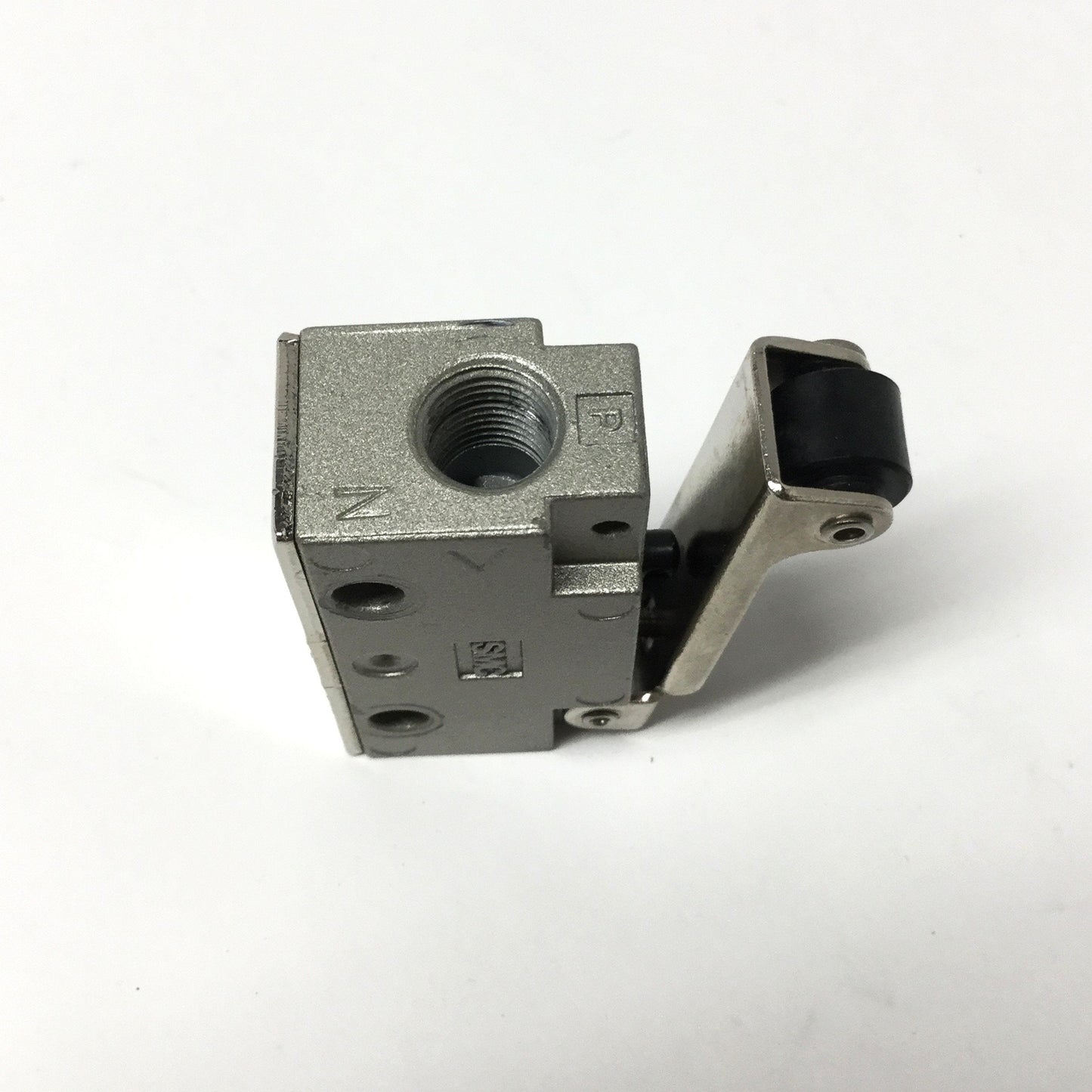 Used SMC VM131-N01-01 Pneumatic Mechanical Air Valve Roller Cam Lever Switch, 3-Way