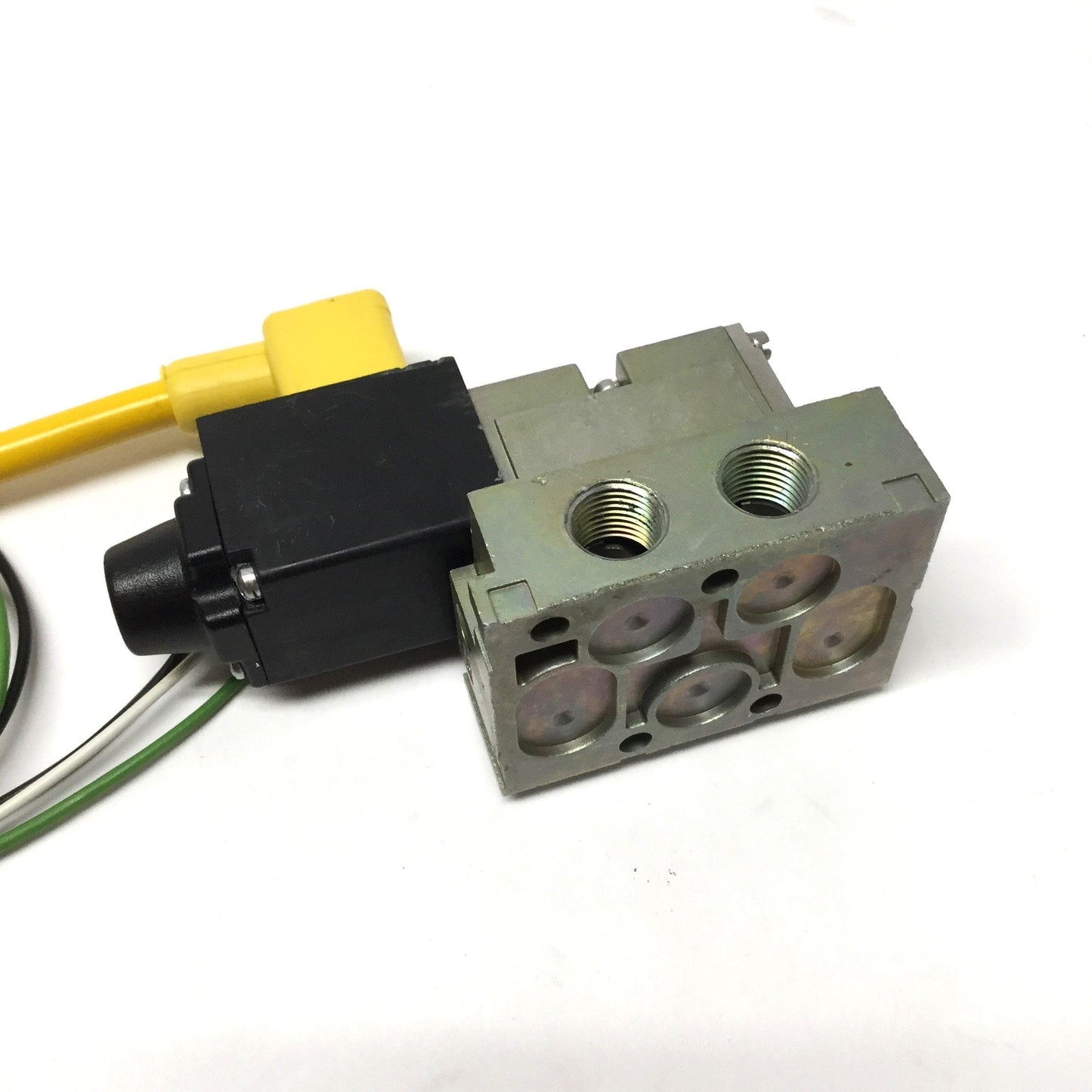 Used Numatics 031SA441E000061 Solenoid Valve, 5-Port 2-Position, 1/8" NPT, 24VDC Coil