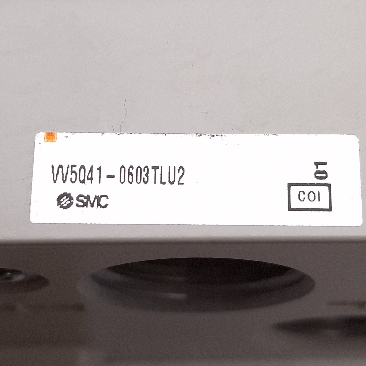 New SMC VV5Q41-0603TLU2 Base Mounted Pneumatic Manifold, 6-Station, NPT3/8, 3m Cable