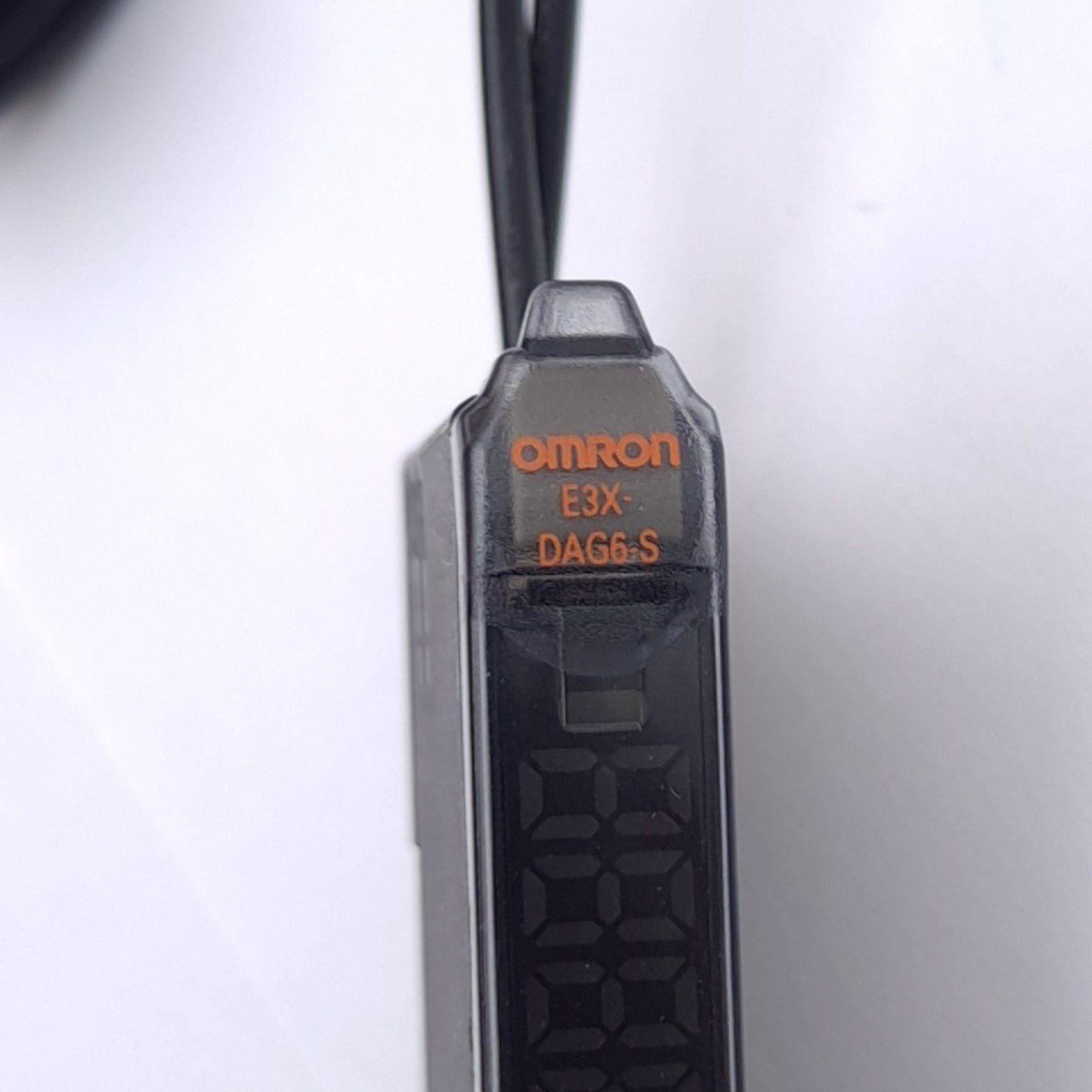 New – Open box Omron E3X-DAG6-S Photoelectric Sensor Digital Amplifier w/ Cable, NPN, 12-24VDC