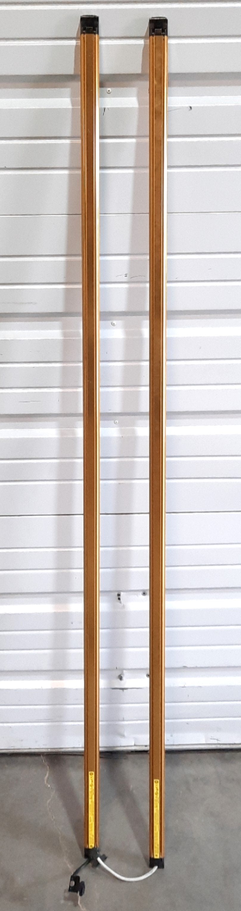 Used Omron F3SJ-A1595P20 Safety Light Curtain, 2x PNP, 1595mm, .2-9m, Ø20mm, 24VDC