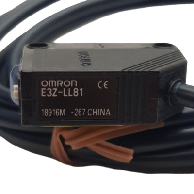 New Omron E3Z-LL81 Photoelectric Sensor, PNP, 12-24VDC 100mA, 20-300mm Range, 2m