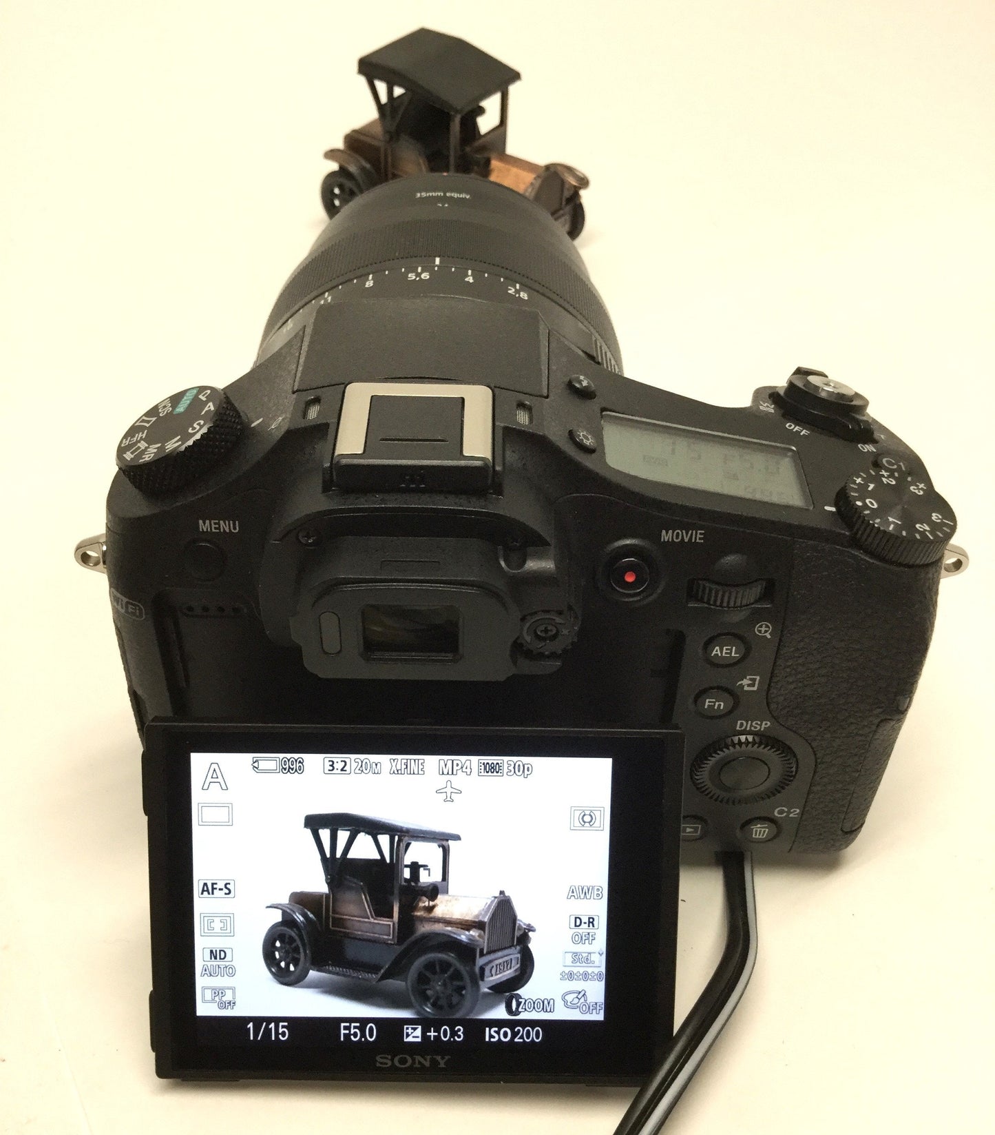 Used Sony DSC-RX10M2 Cyber-Shot Digital Compact Camera 20.2MP HD/4K, f2.8, 1" RS CMOS