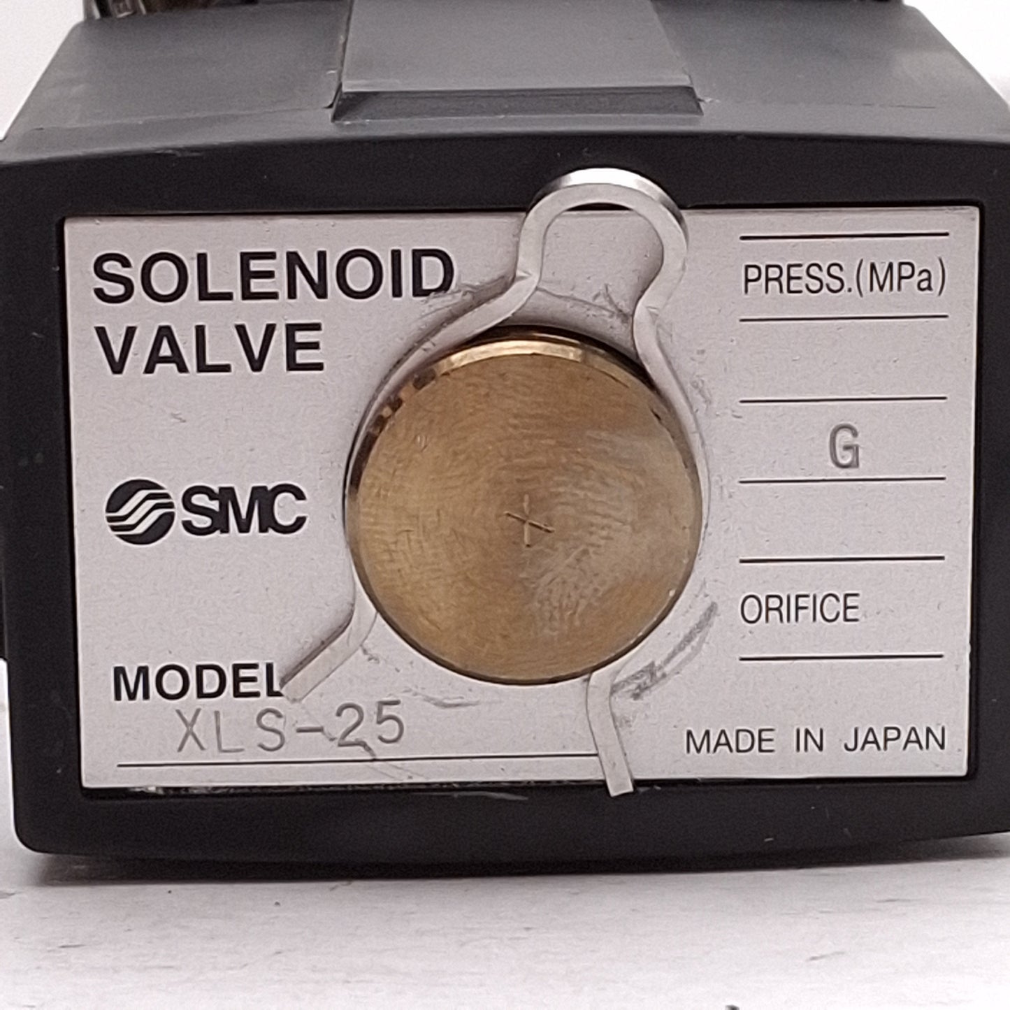 Used SMC XLS-25-5G High Vacuum Angle Valve, 1µPa-0.1MPa, KF25 Flange, 24VDC Coil