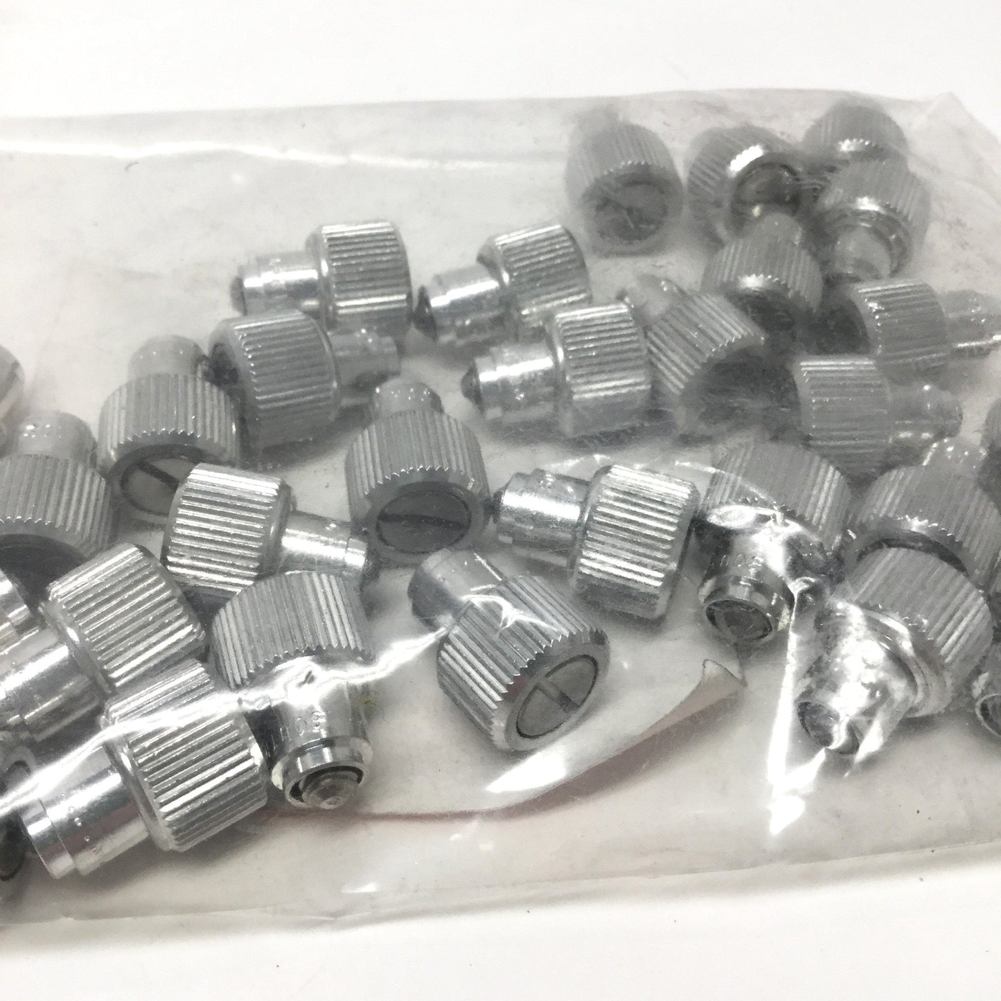 New Lot of 30 Southco 47-11-502-10 Knurled, Slotted Captive Screws, Flare-In, 10-32