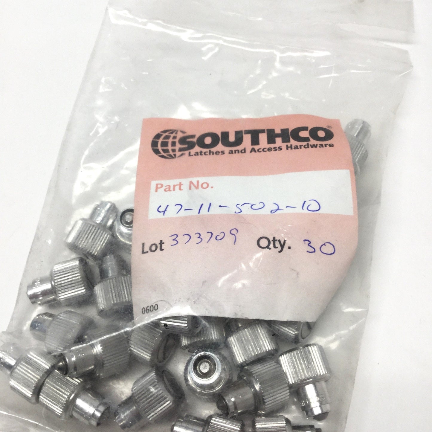 New Lot of 30 Southco 47-11-502-10 Knurled, Slotted Captive Screws, Flare-In, 10-32