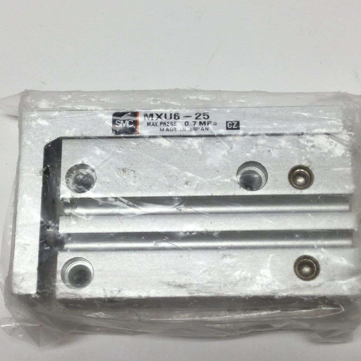 New – Open box SMC MXU6-25 Compact Air Slide Table, Ø6mm Bore, 25mm Stroke, 0.7MPa, M5 Ports