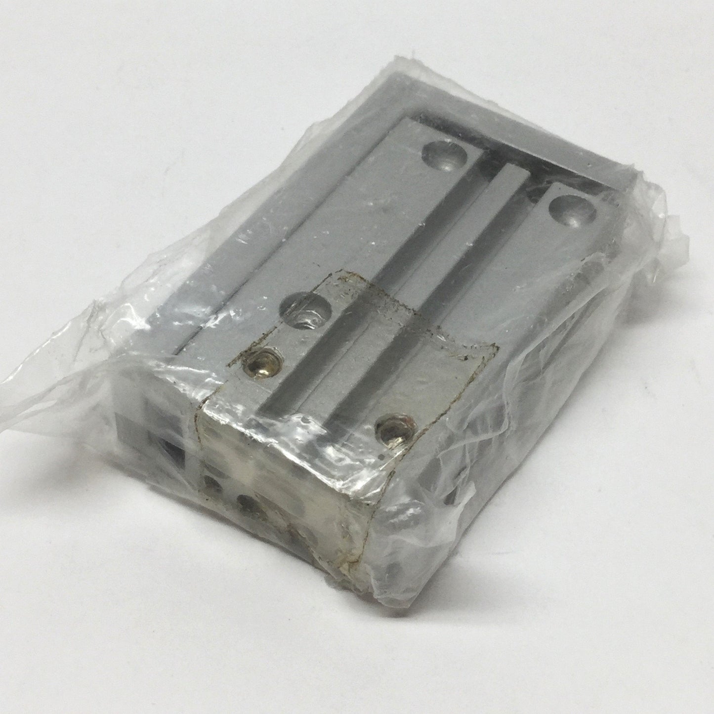 New – Open box SMC MXU6-25 Compact Air Slide Table, Ø6mm Bore, 25mm Stroke, 0.7MPa, M5 Ports