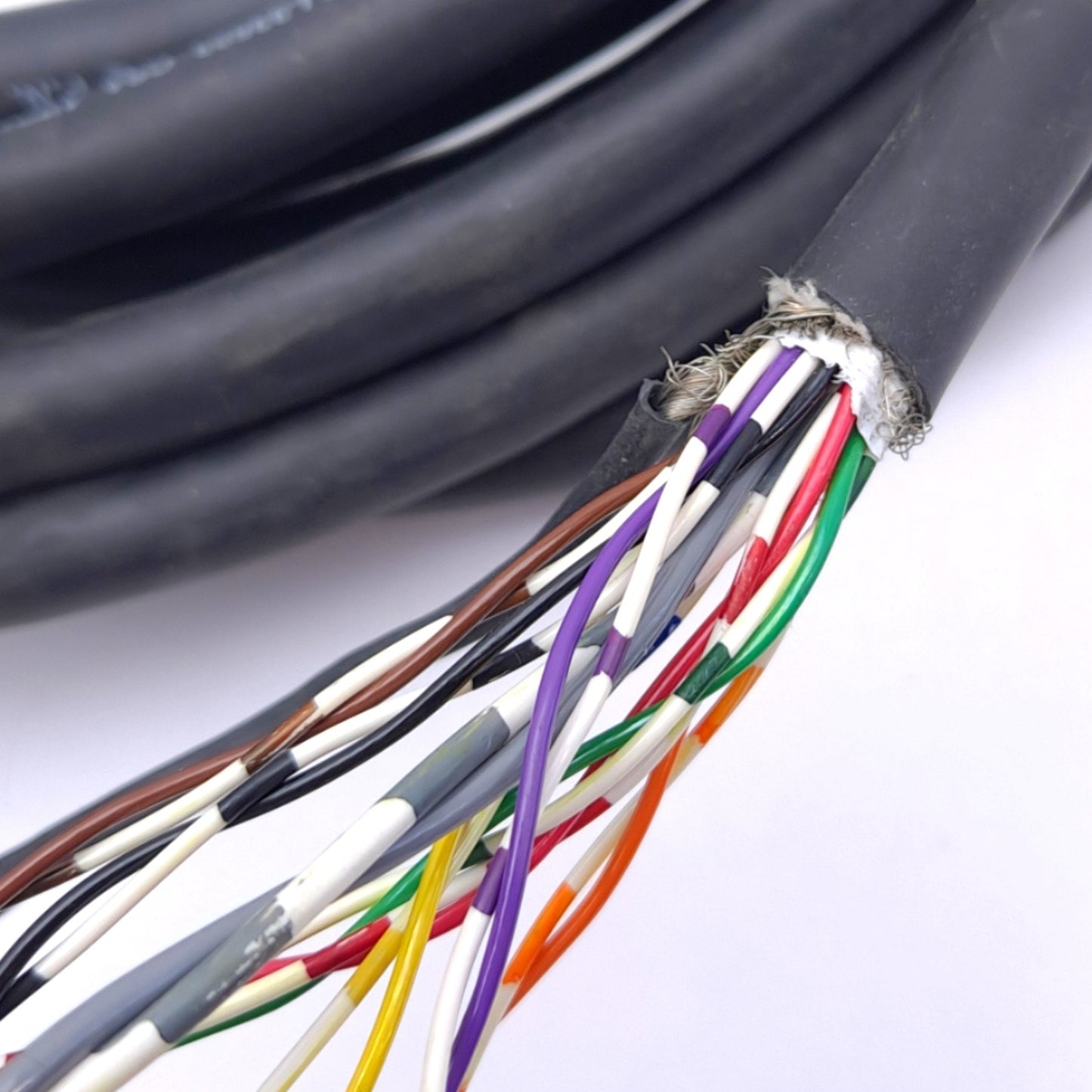Used Flex Cable FC-CFBM6DF-CBAF-M005 Servo Motor Feedback Cable, 28-Pin Female, 5m