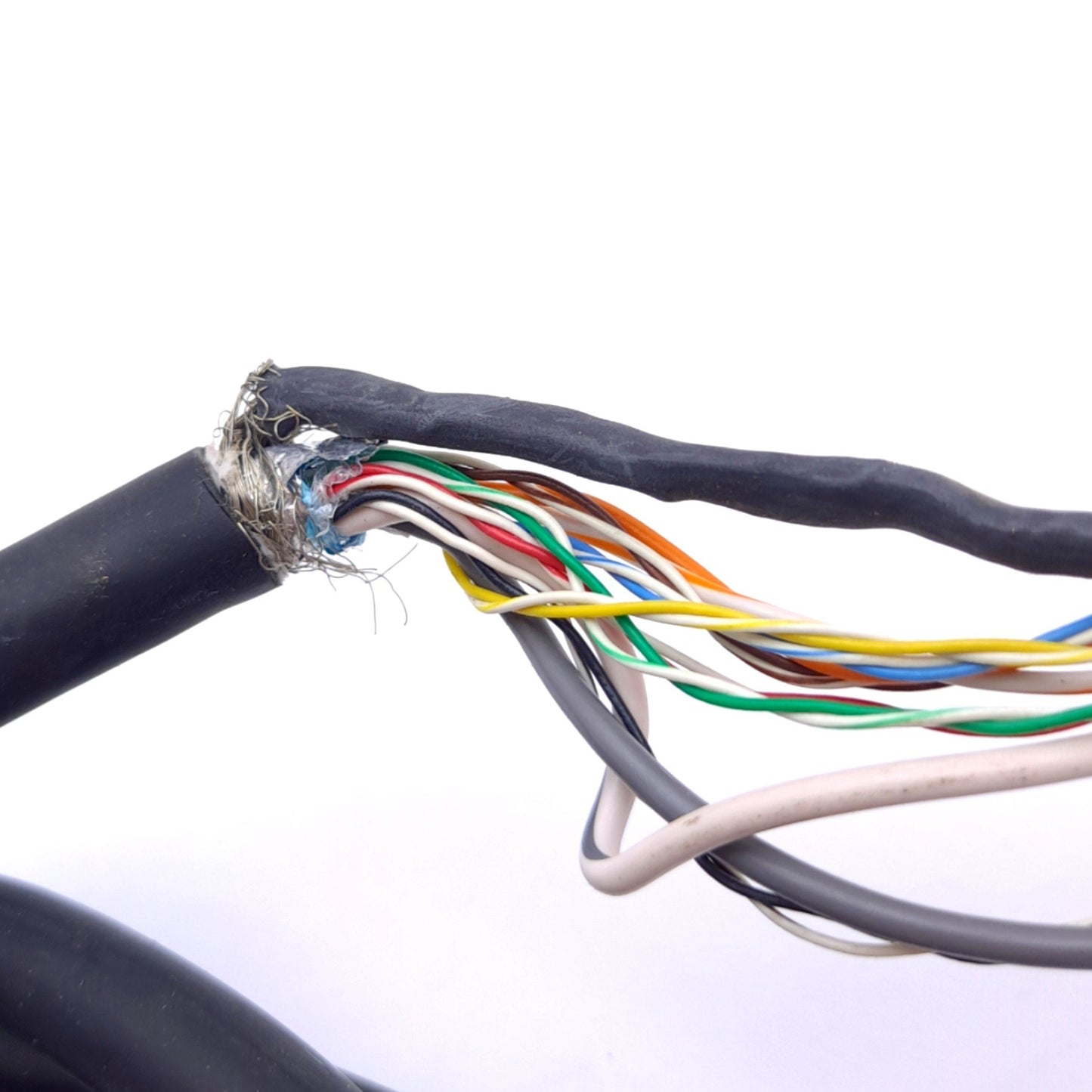 Used Flex Cable 2090-CFBM6DF-CBAA09 Motor Feedback Cable, AMP 28-Pin Female, 1m