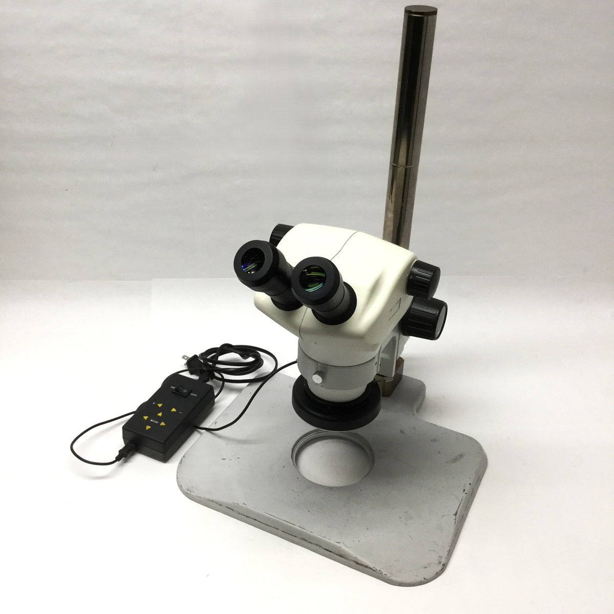 Used Scienscope NZ-BD-B2 Stereo Microscope .8-5x Ø76mm WF10X/22 w/Stand & Ring Light