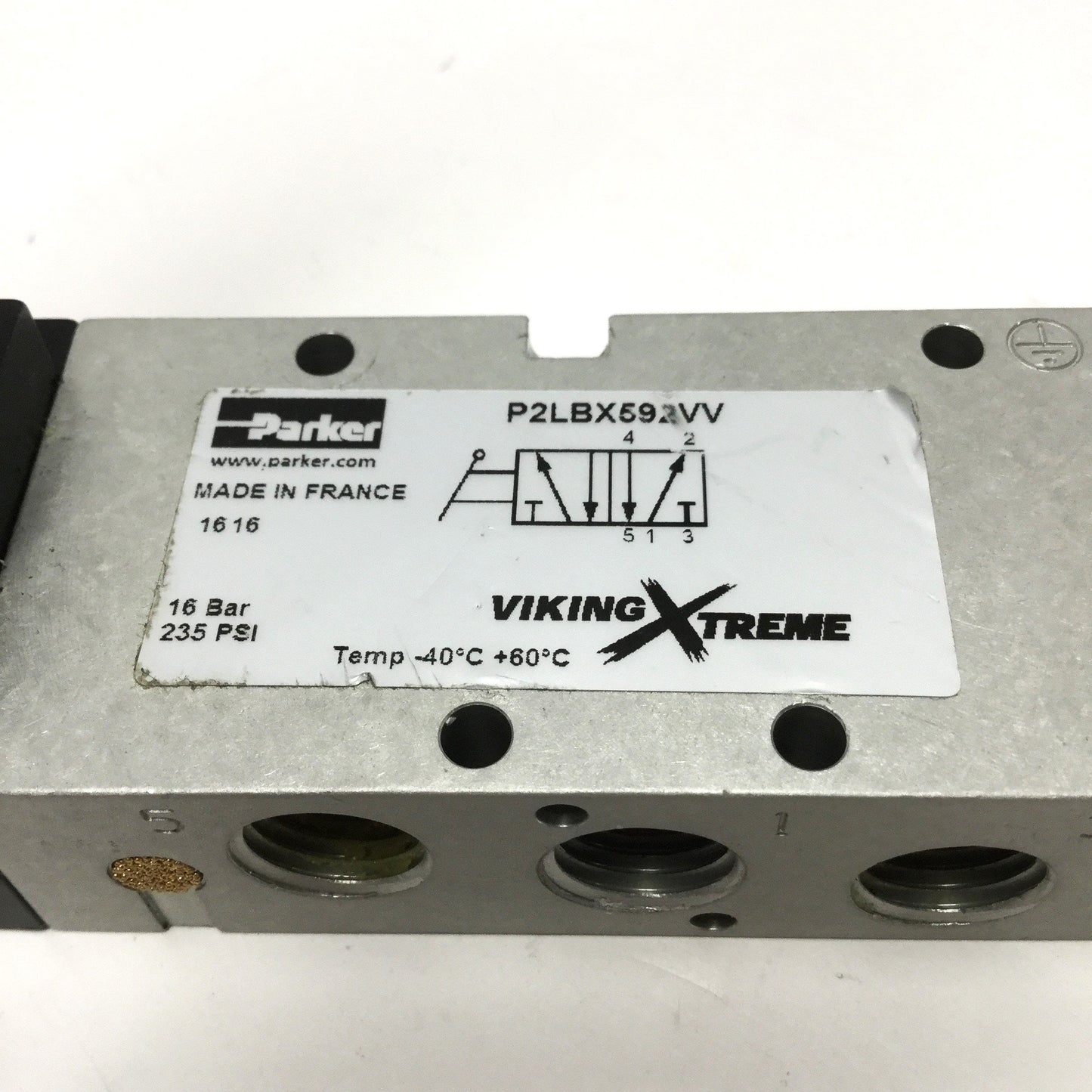 Used Parker P2LBX592VV Viking Xtreme Detent Lever Valve 5-Port, 2-Position, 1/4" NPT