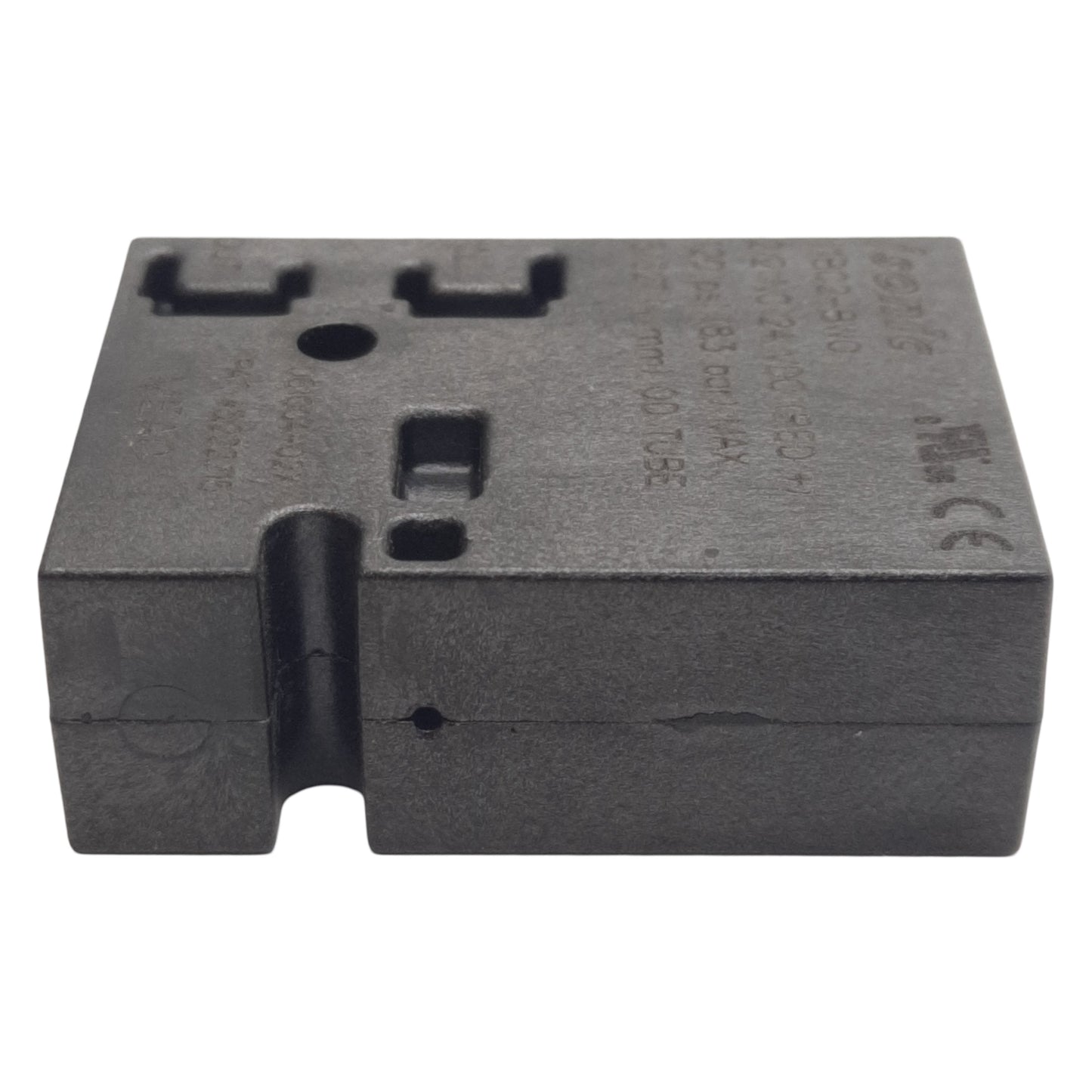 Used Isonic V1B02-BW0 Solenoid Valve, 2/2 NC, 24VDC, 120psi Max, ø4mm Tube In/Out