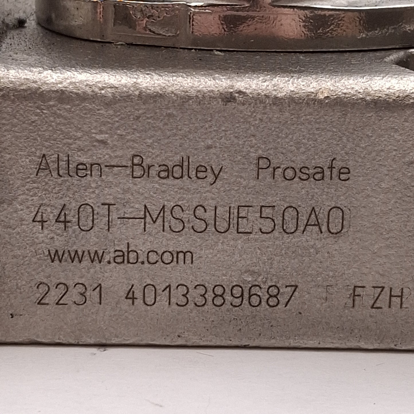 Used Allen Bradley 440T-MSSUE50 Guardmaster Trapped Key Interlock 2NC+1NO 110VAC Coil