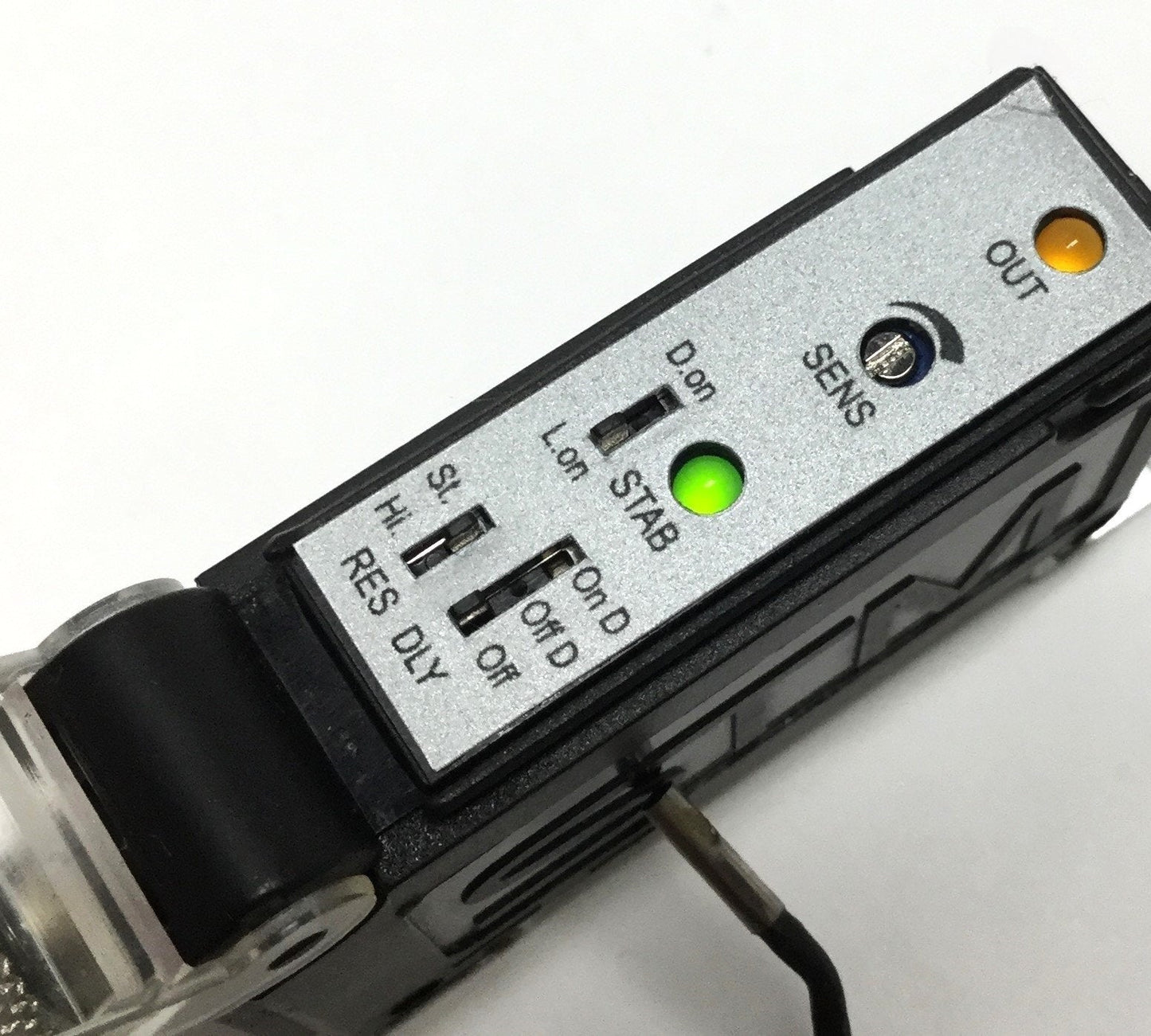 Used STM V91-BP/N-01 Adjustable Optical Sensor Amplifier, 10-30VDC, PNP/NPN 100mA