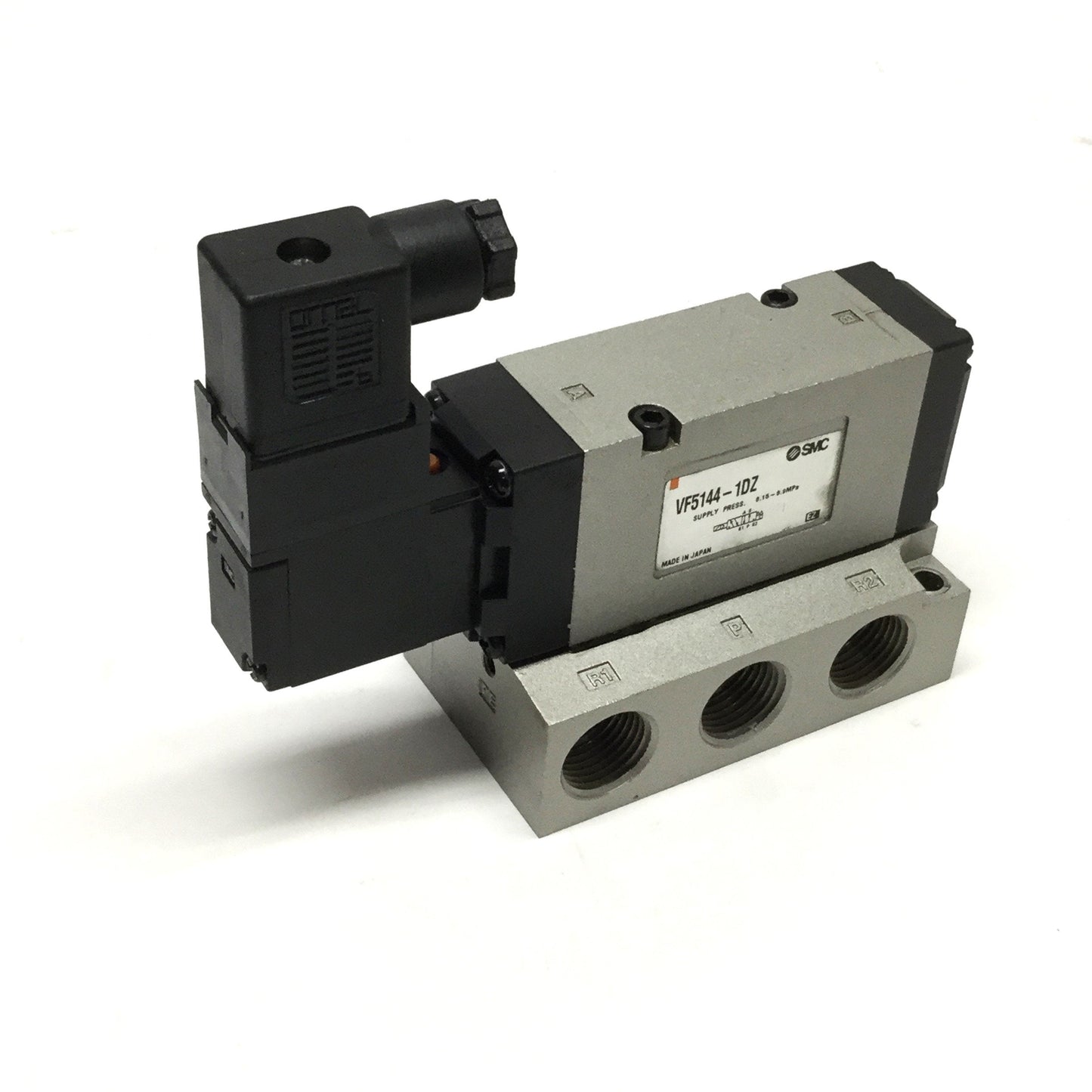 Used SMC VF5144-1DZ Solenoid Valve 5-Port, 2-Position, 1/2" NPT Base, 110/120VAC Coil