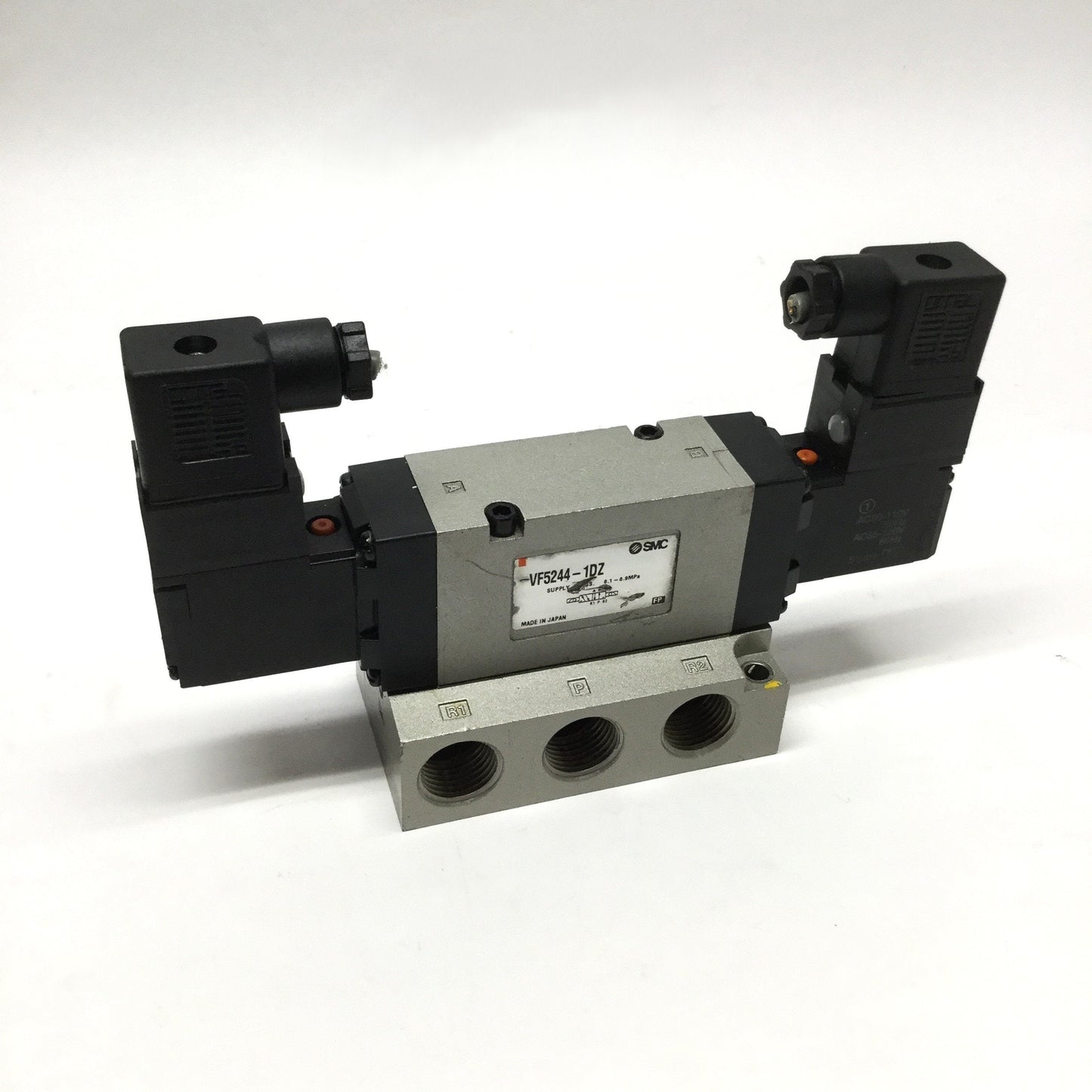 Used SMC VF5244-1DZ Double Solenoid Valve 5-Port, 2-Position, 1/2" NPT, 110/120VAC
