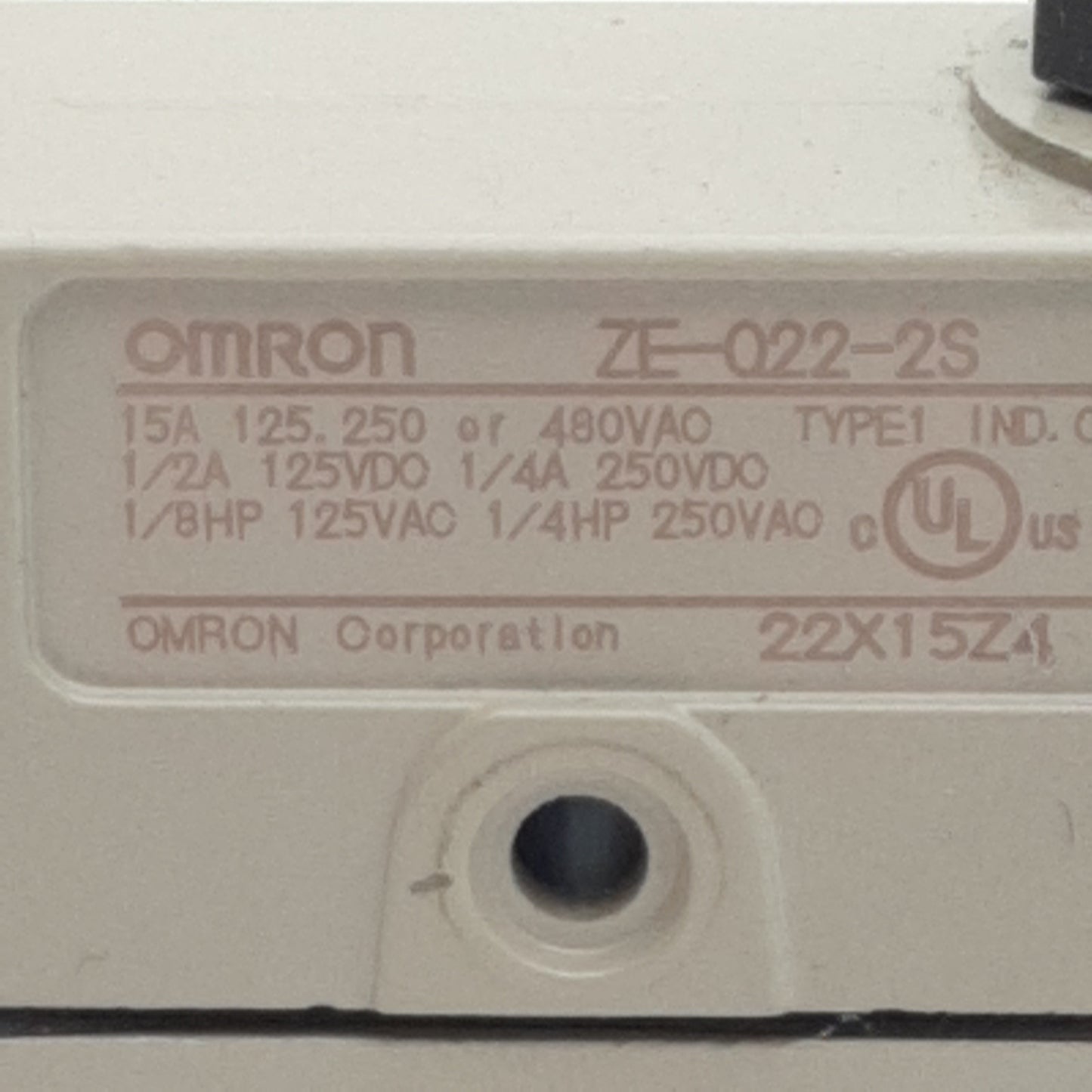 Used Omron ZE-022-2S Roller Plunger Limit Switch, SPDT, 480VAC/250VDC 15A, 1/2in NPT