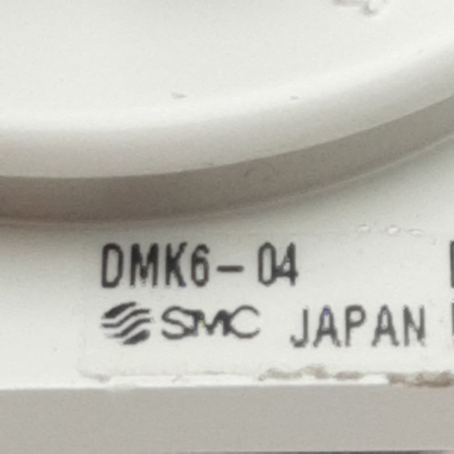 Used SMC DMK6-04 Pneumatic Multi-Connector Fitting, Six ø4mm One-Touch Ports, 1MPa