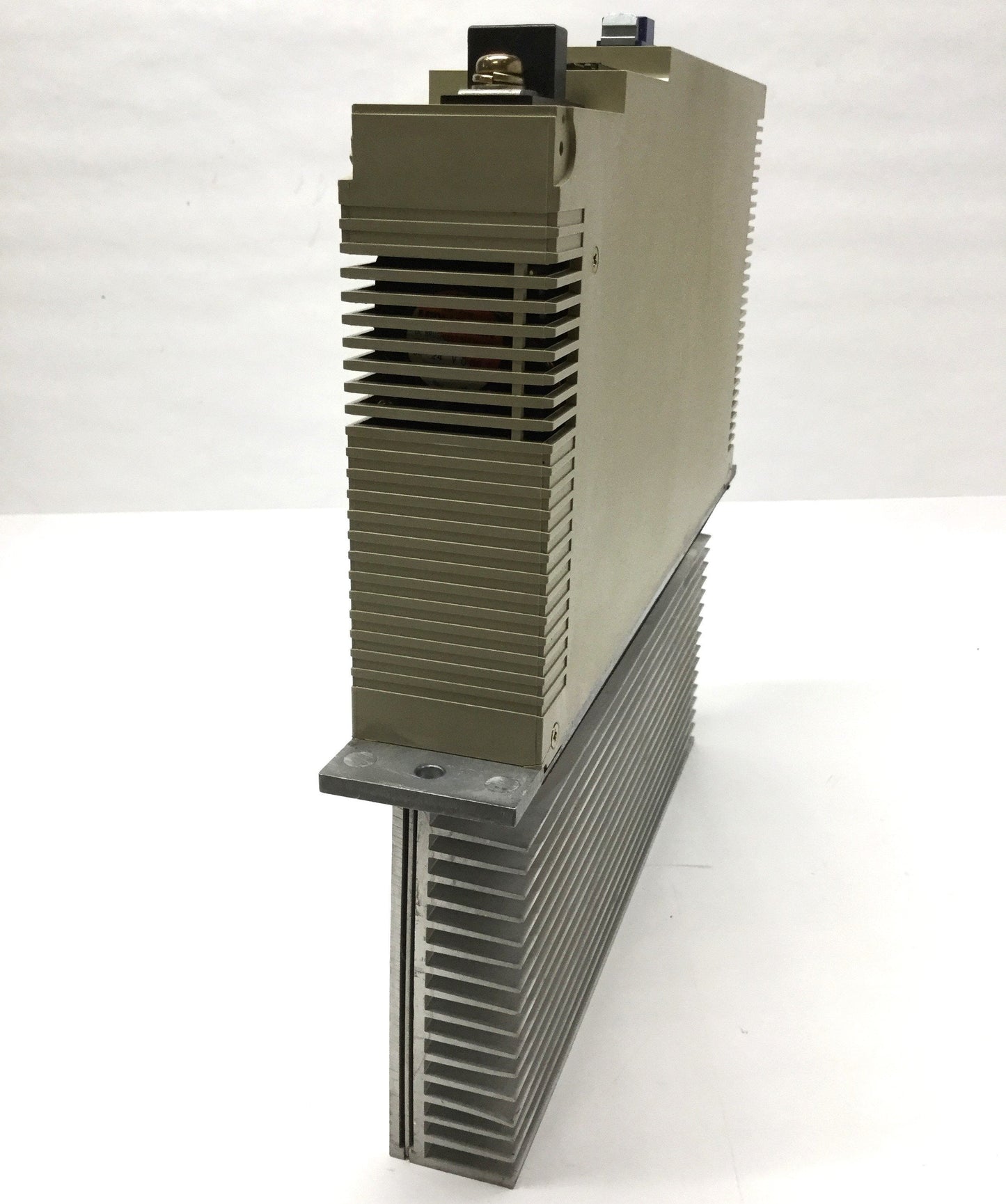 Used Yaskawa SGDC-05AJA SERVOPACK Motor Drive 280-330VDC In, 3PH 230VAC 0.5kW Out