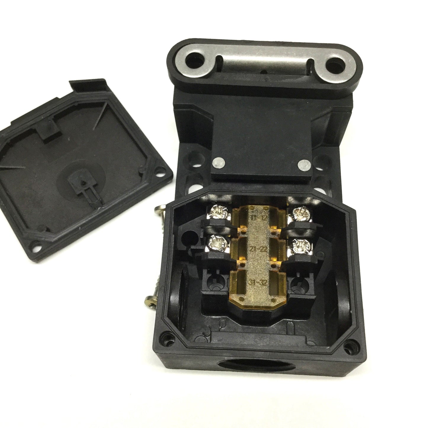 Used Schmersal AZ 16-02zvrk-M20-2254 Safety Interlock Door Switch w/Key, 230VAC/4A