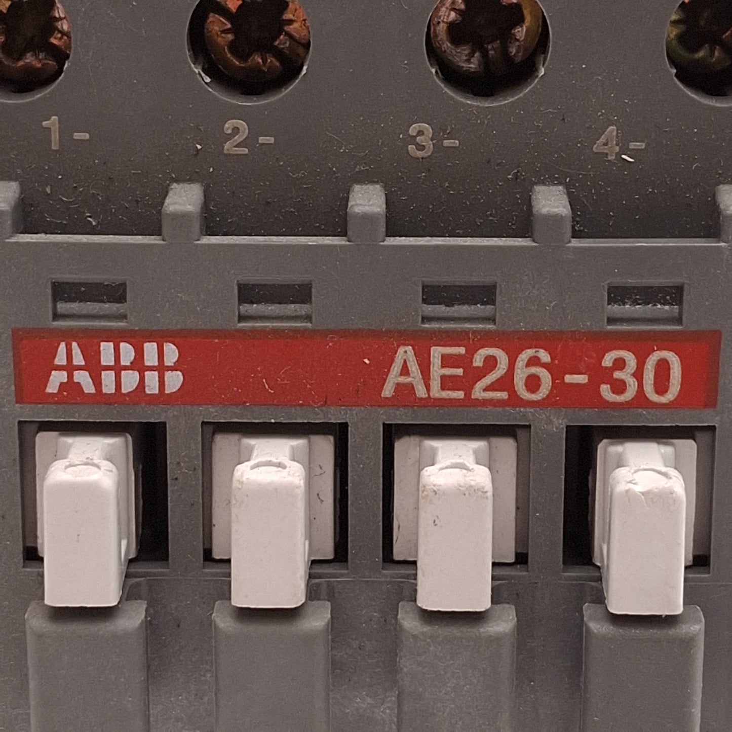 Used ABB AE26-30 Contactor, 3 Normally Open, 40A 600VAC 25HP, 24VDC Coil, DIN Rail