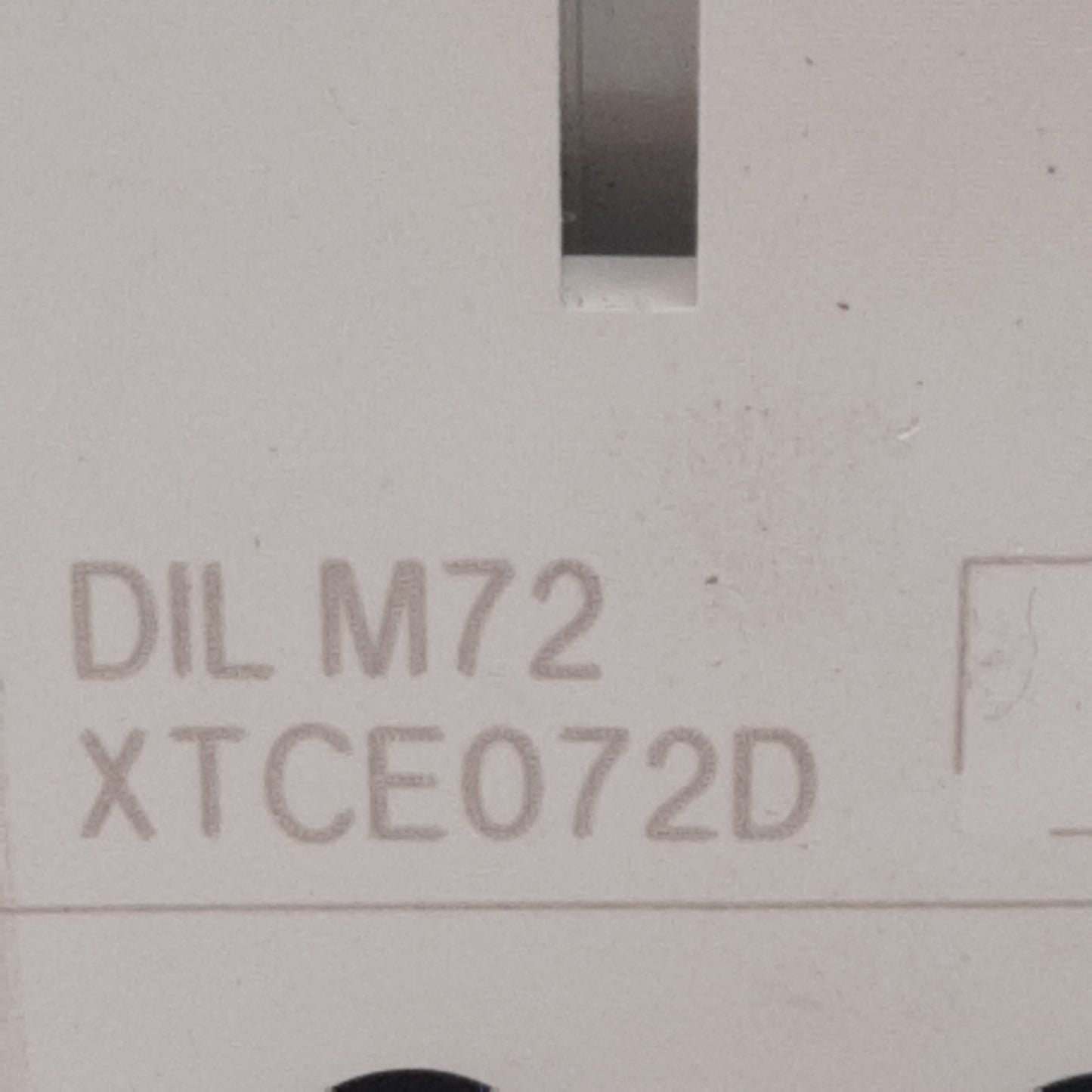 Used Eaton XTCE072D00F Contactor, 3-Pole 3-PH, 72A 690VAC, 230/240VAC Coil