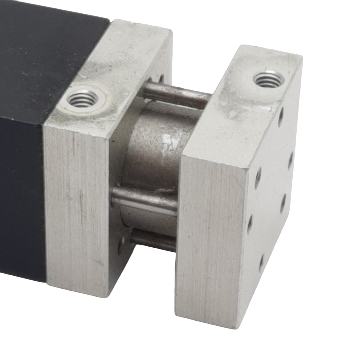 Used Bimba FS-040.5 Pneumatic Flat-1 Cylinder ø3/4" Bore, 1/2" Stroke, #10-32, 200psi