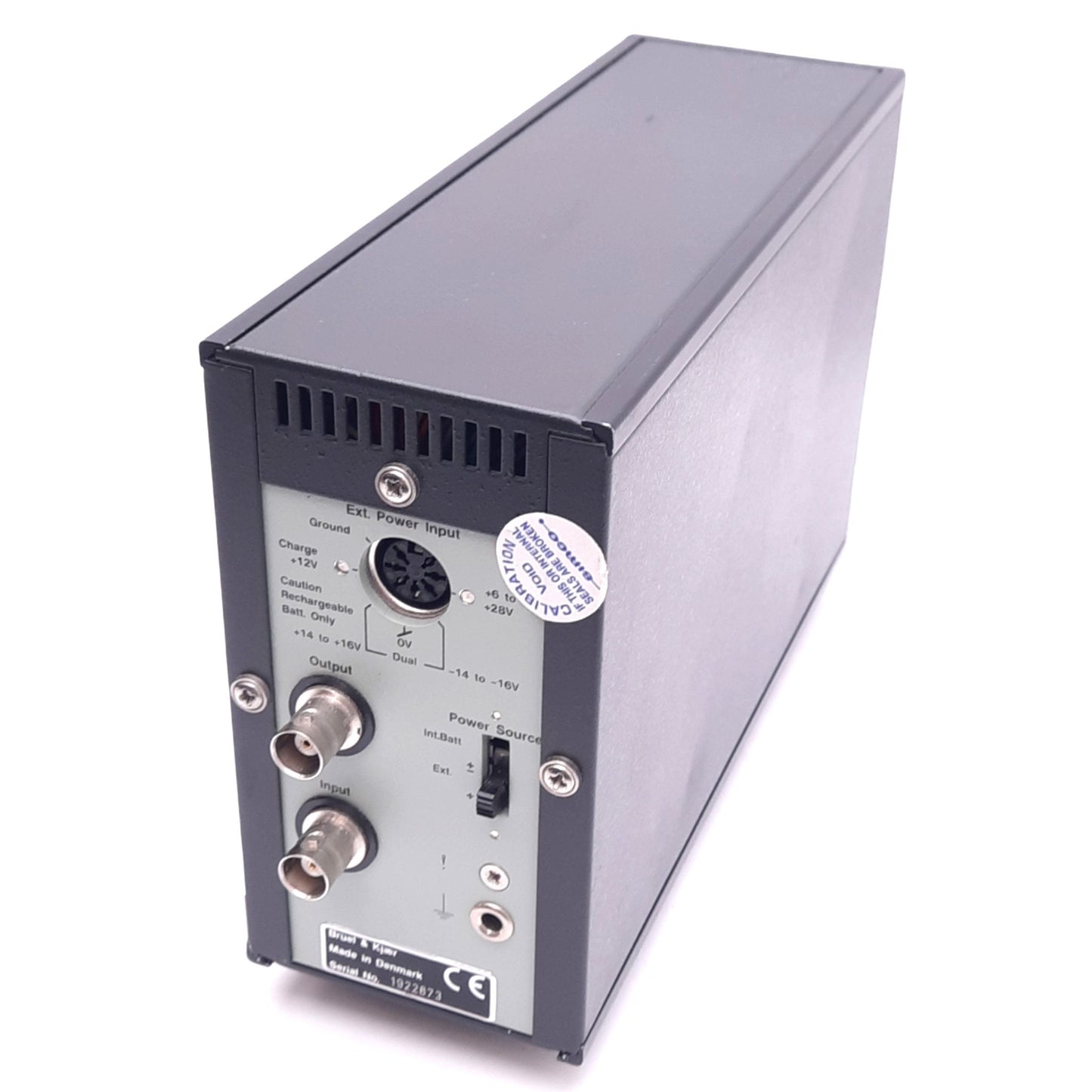 Used Bruel & Kjaer 2635 Charge Amplifier, 10^5pC Max In, 8VDC Max Out, 6-28VDC Supply