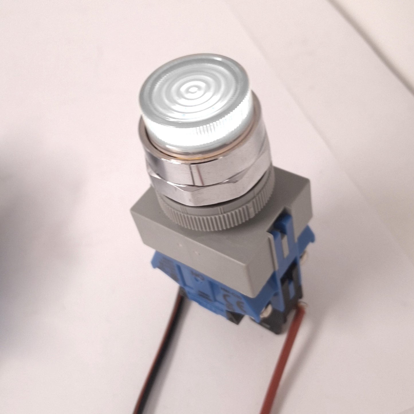 Used IDEC ALW29920D-W-24V Clear Illuminated Pushbutton, ø22mm, 2NO, 600VAC 10A Max