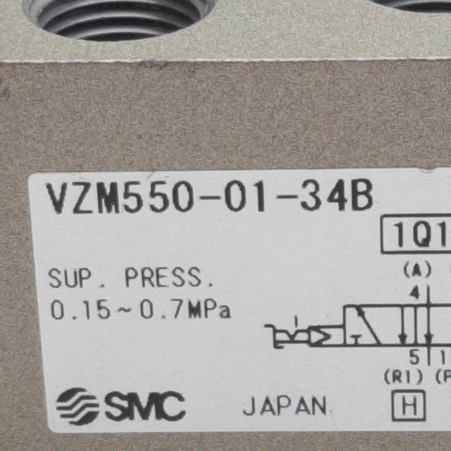 Used SMC VZM550-01-34B Pneumatic Valve, Twist Selector, 5/2-Way, Rc1/8in, 0.15-0.7MPa